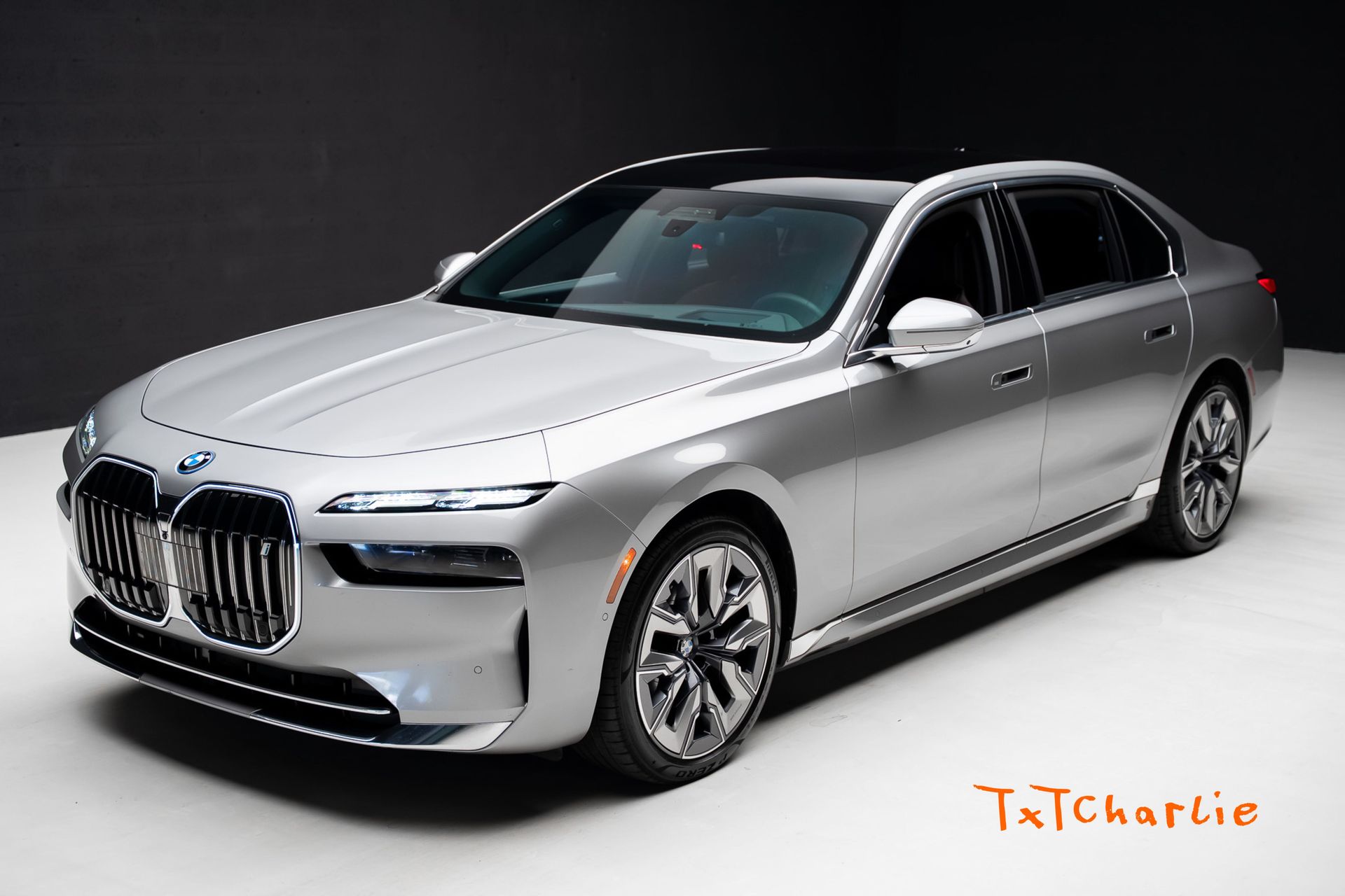 Space Silver Metallic 2023 BMW i7 xDrive60 AWD Sedan All-Wheel Drive Automatic