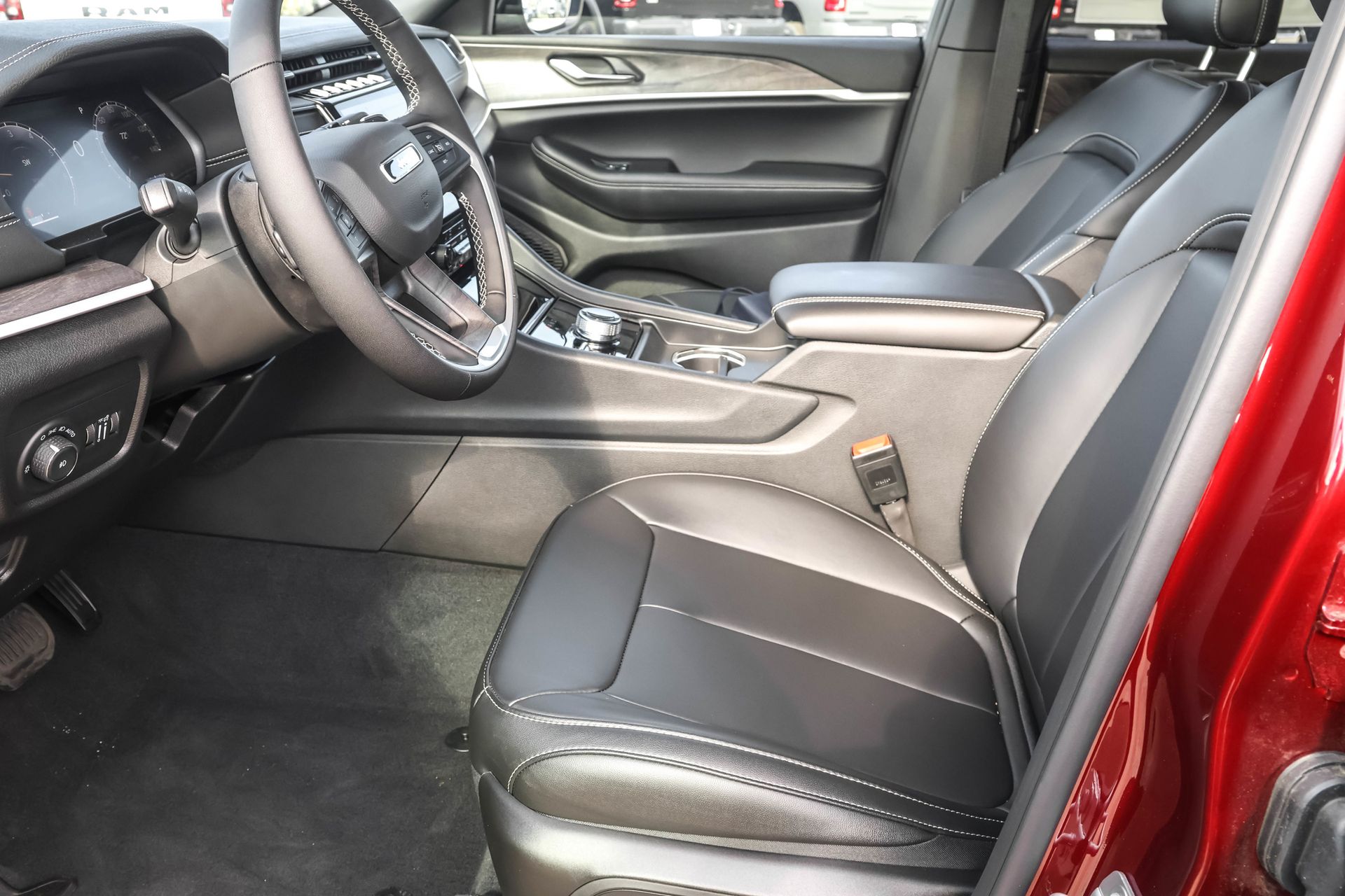 2025 JEEP GRAND CHEROKEE L - Image 6