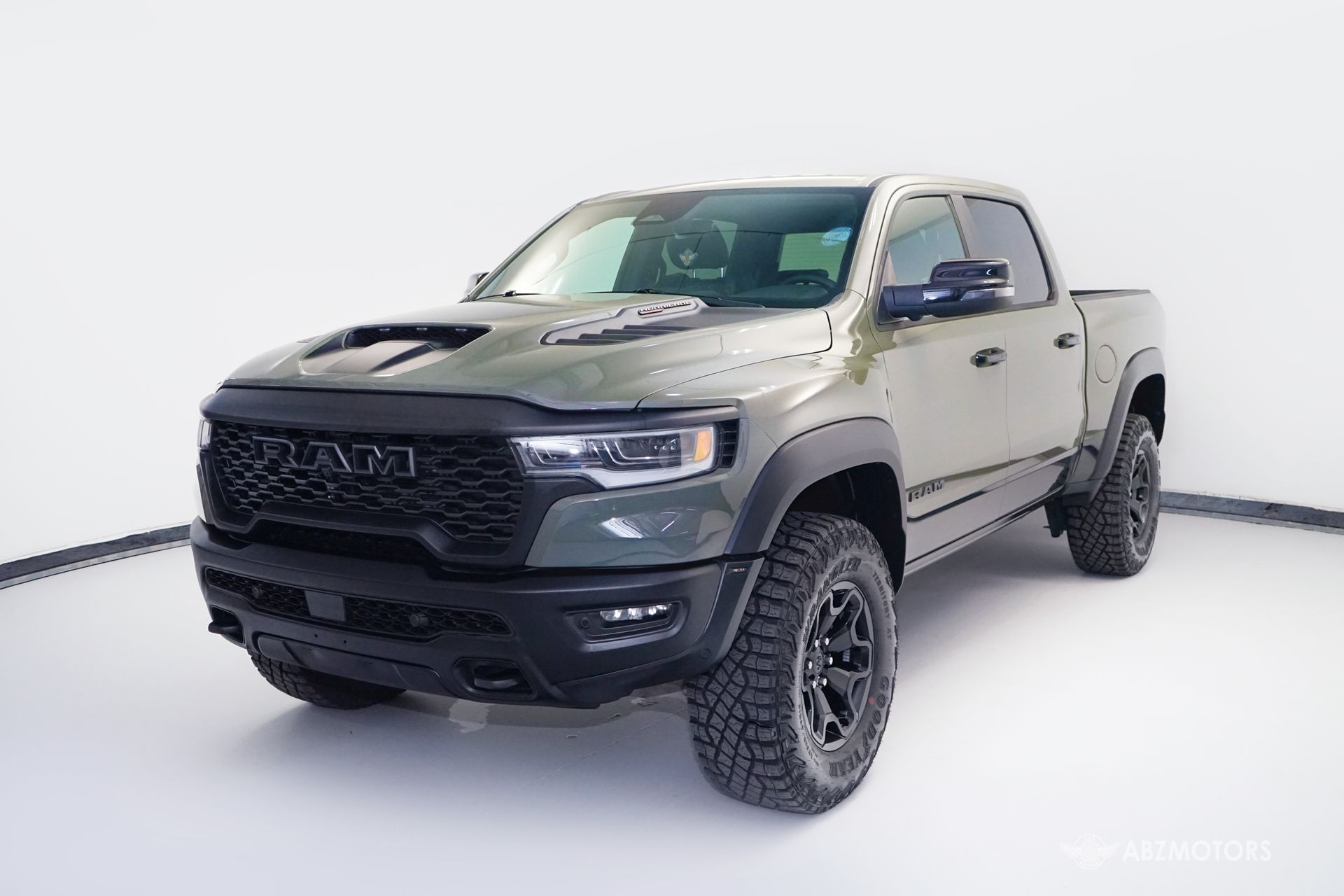 View vehicle photo 2