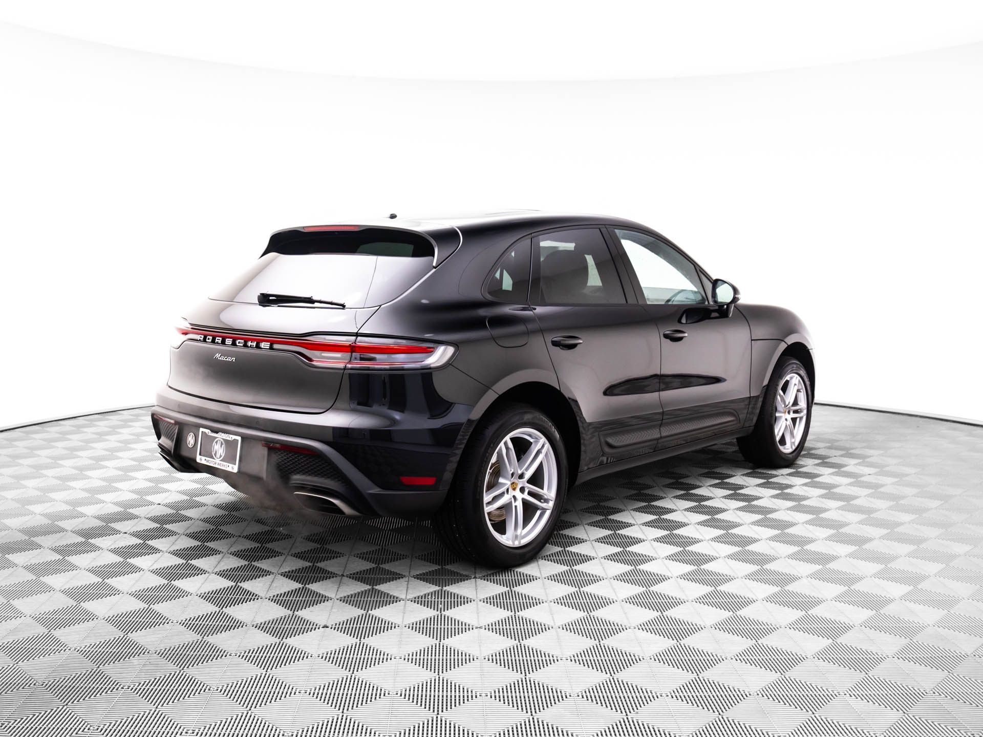 2024 Porsche Macan  photo