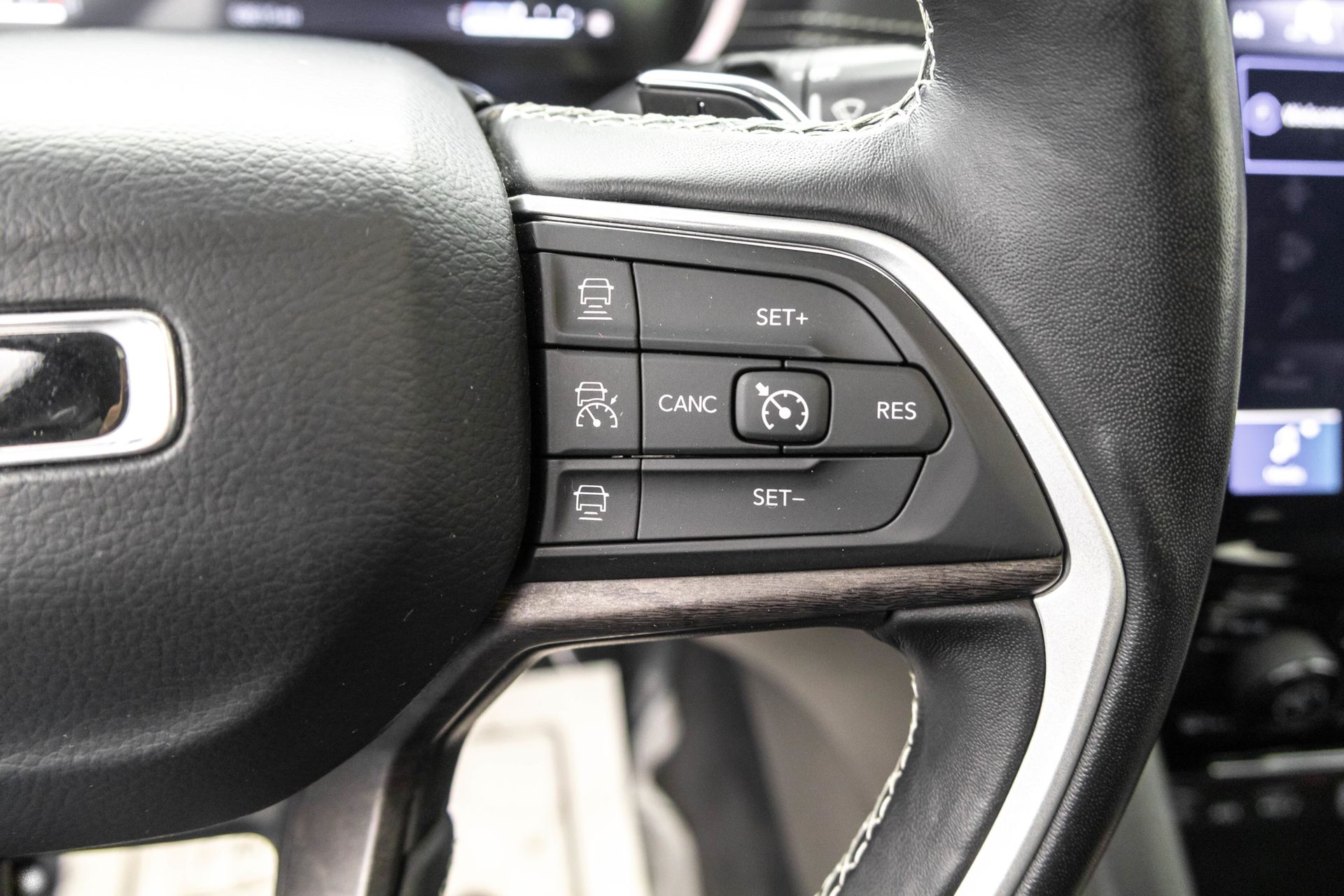 2022 JEEP GRAND CHEROKEE - Image 23