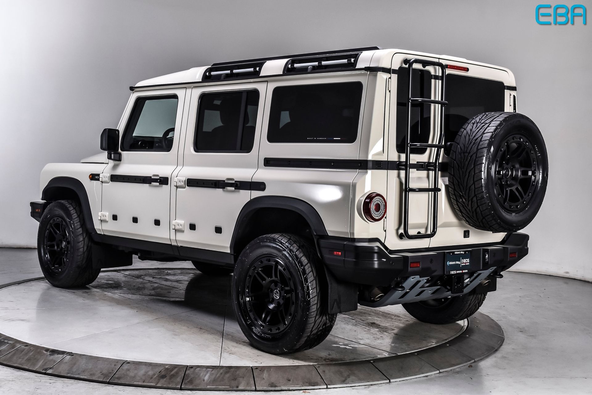 View vehicle photo 4