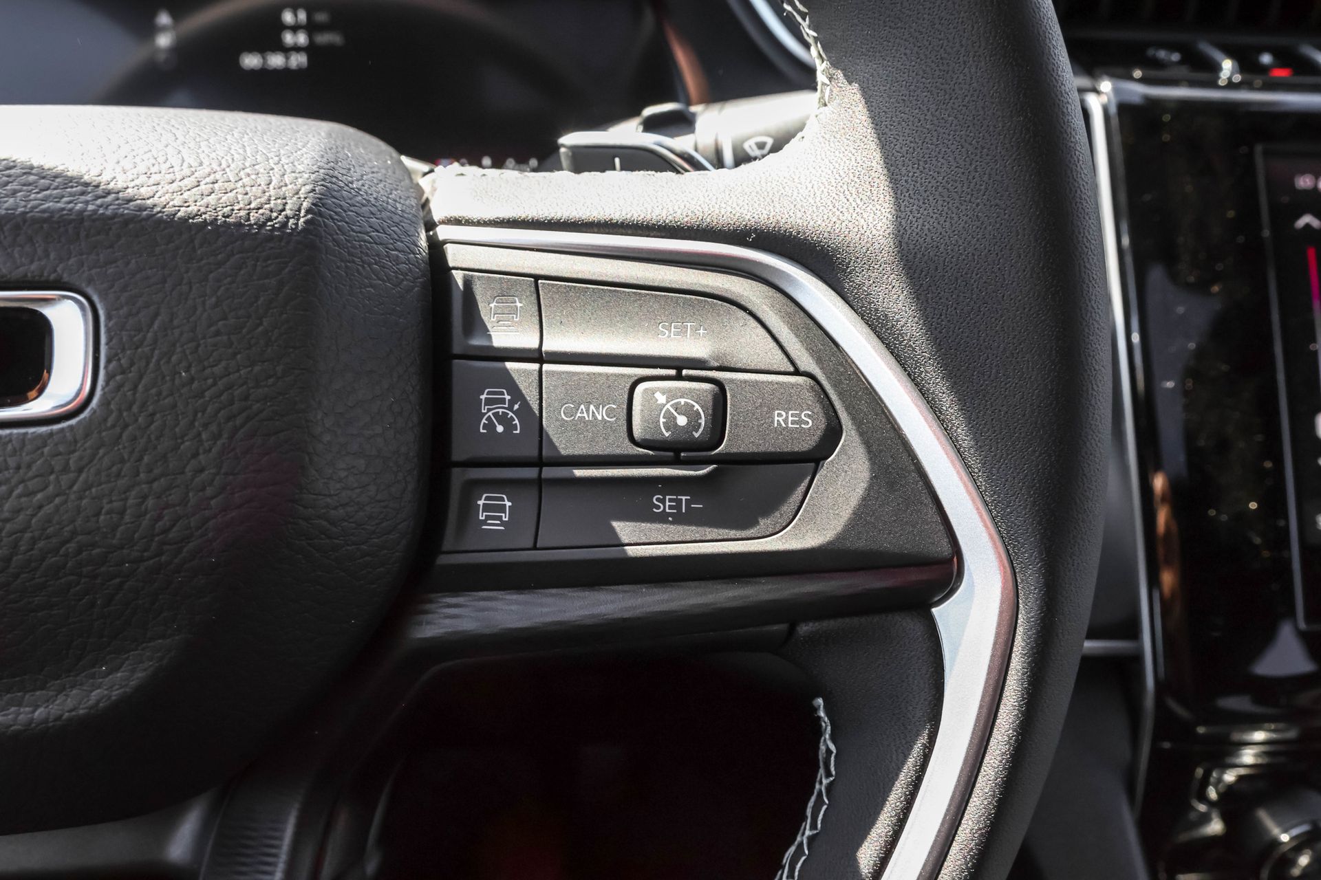 2025 JEEP GRAND CHEROKEE - Image 26