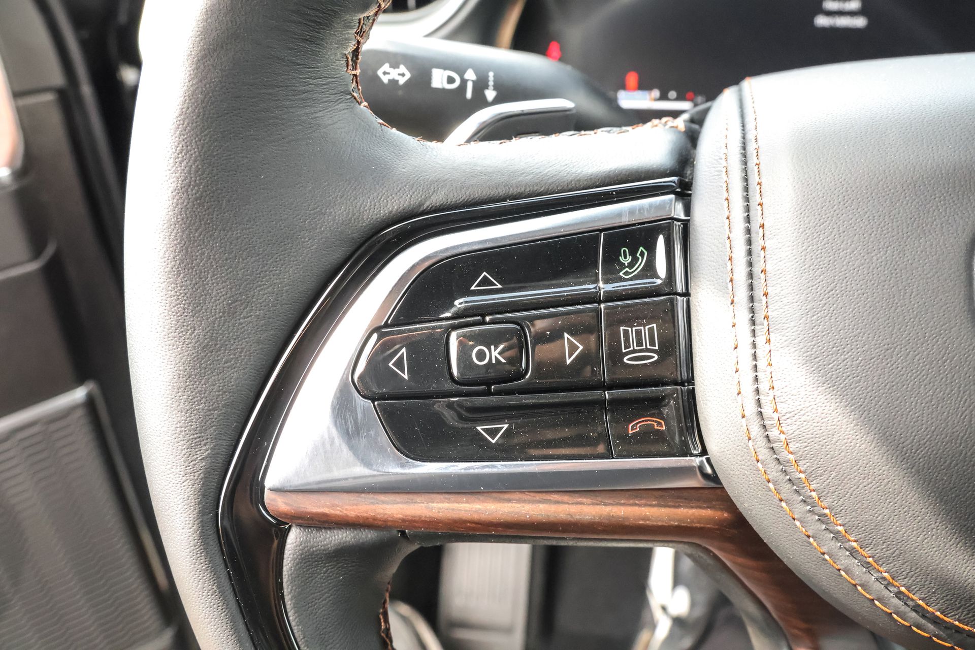 2025 JEEP GRAND CHEROKEE - Image 25