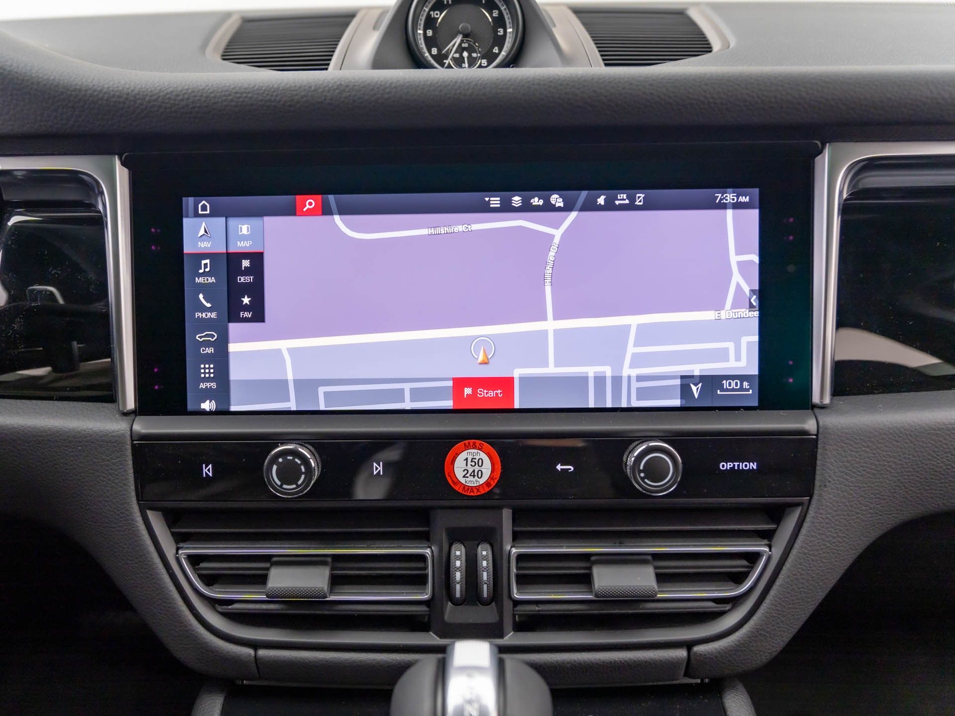2024 Porsche Macan  photo