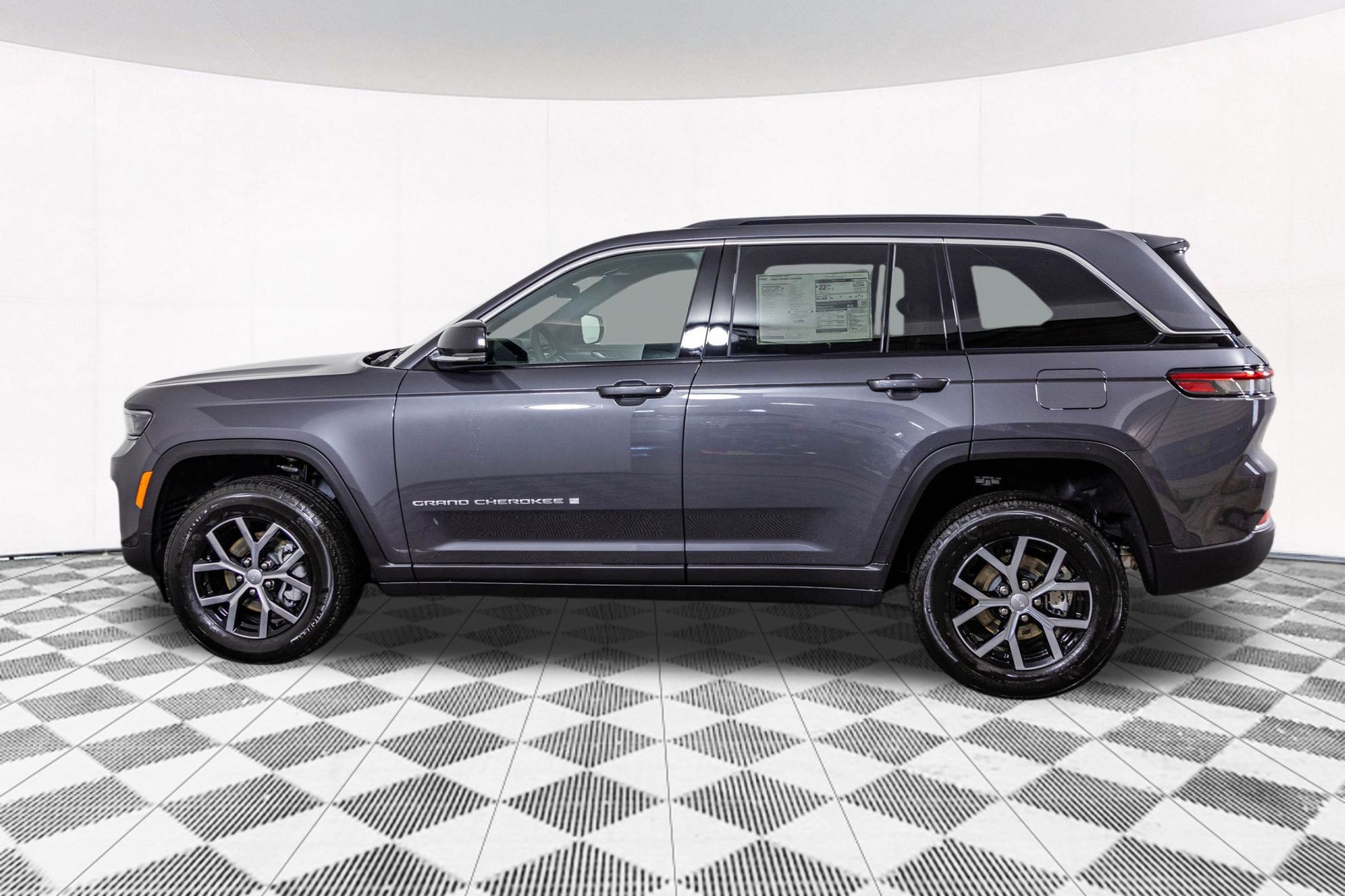 2025 JEEP GRAND CHEROKEE - Image 12