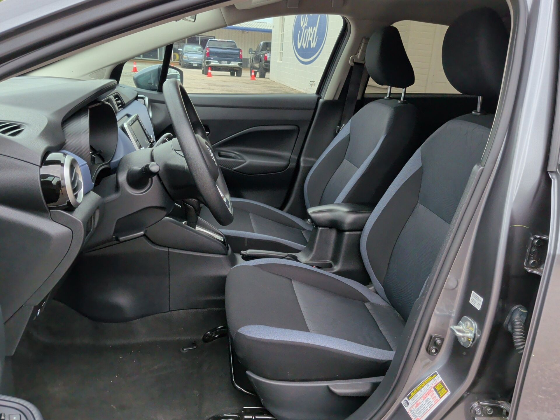 2024 Nissan Versa 1.6 SV - 9