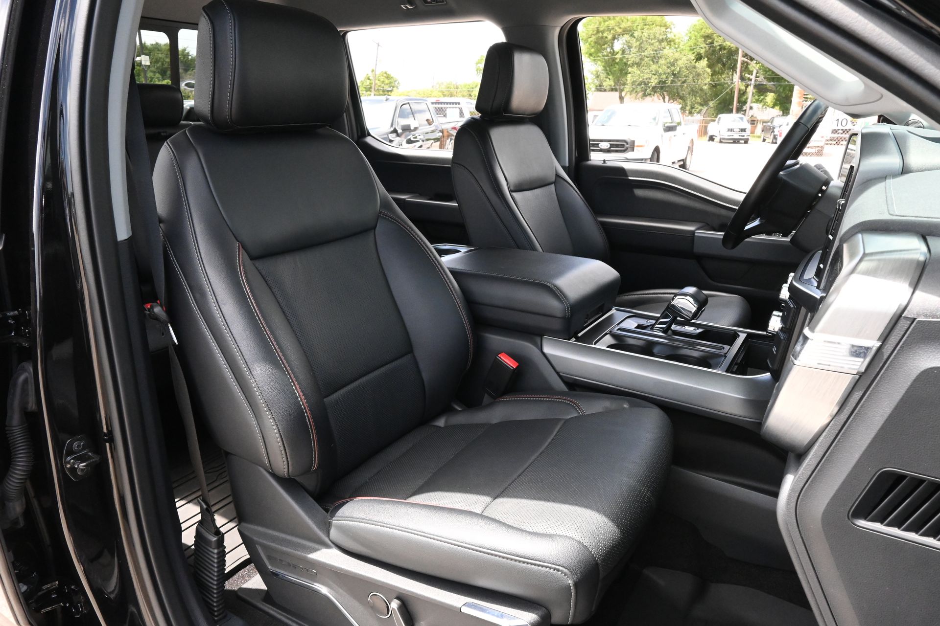 2022 Ford F-150 Lariat Black at AutoSavvy Houston Southwest