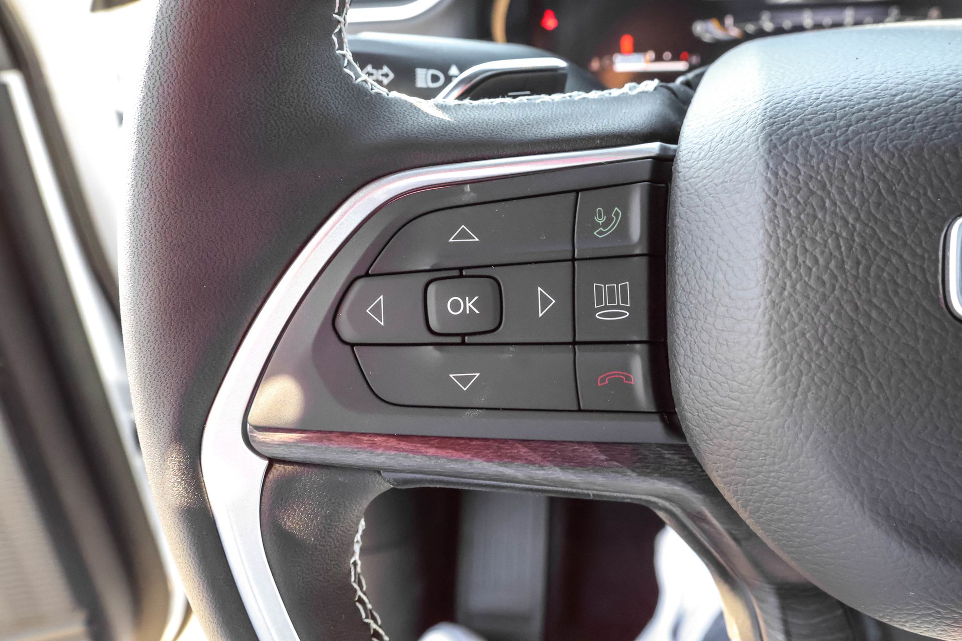 2025 JEEP GRAND CHEROKEE - Image 33