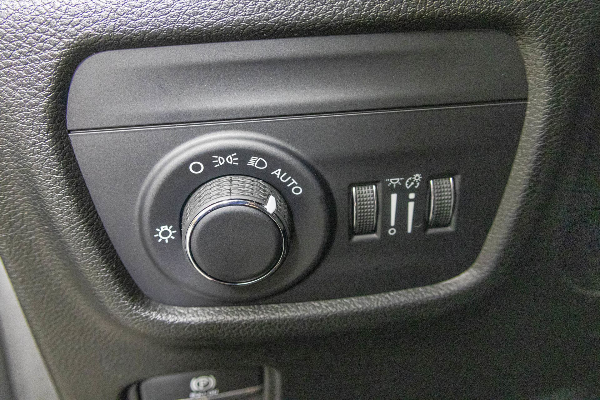 2025 JEEP GRAND CHEROKEE - Image 18