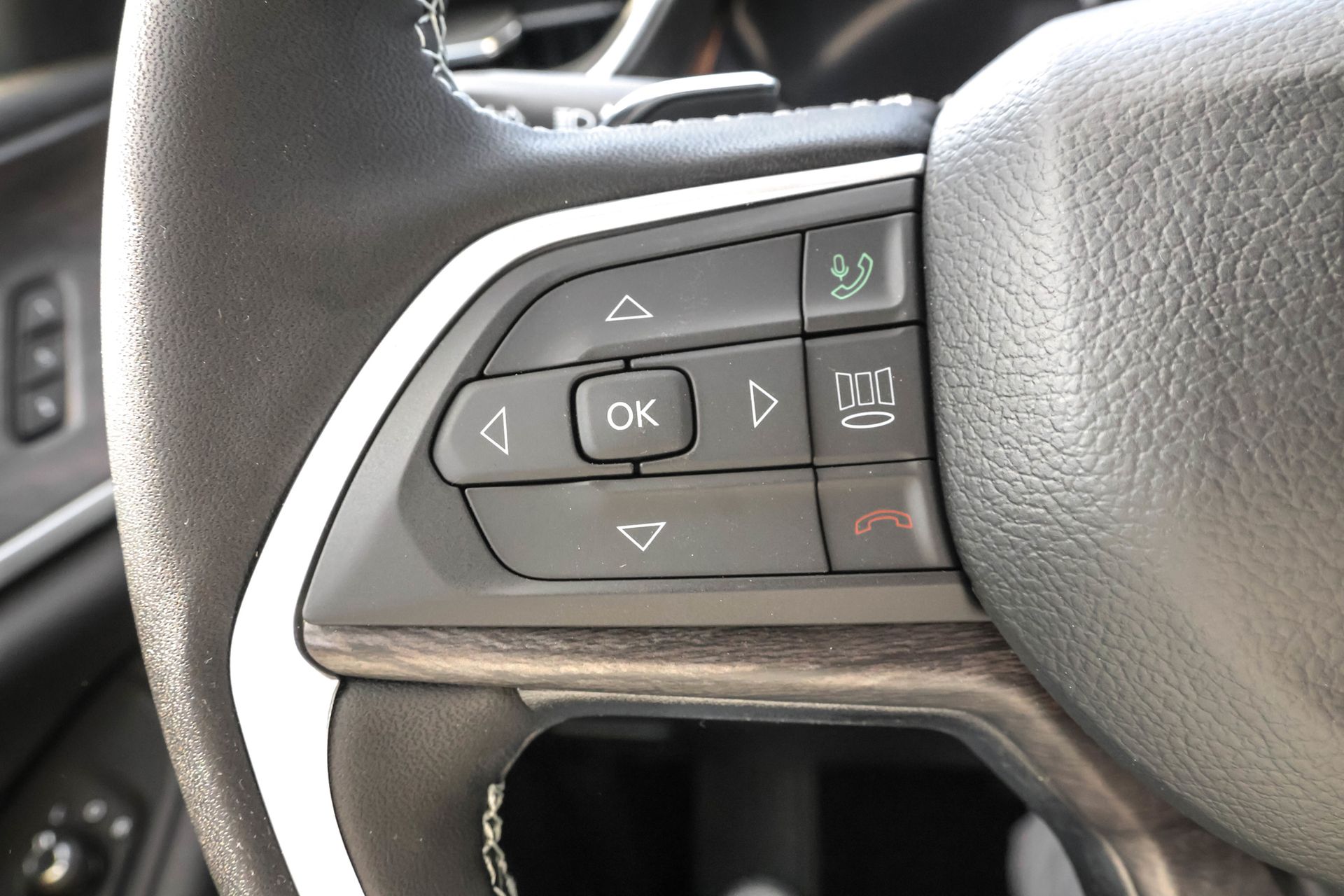 2025 JEEP GRAND CHEROKEE - Image 28