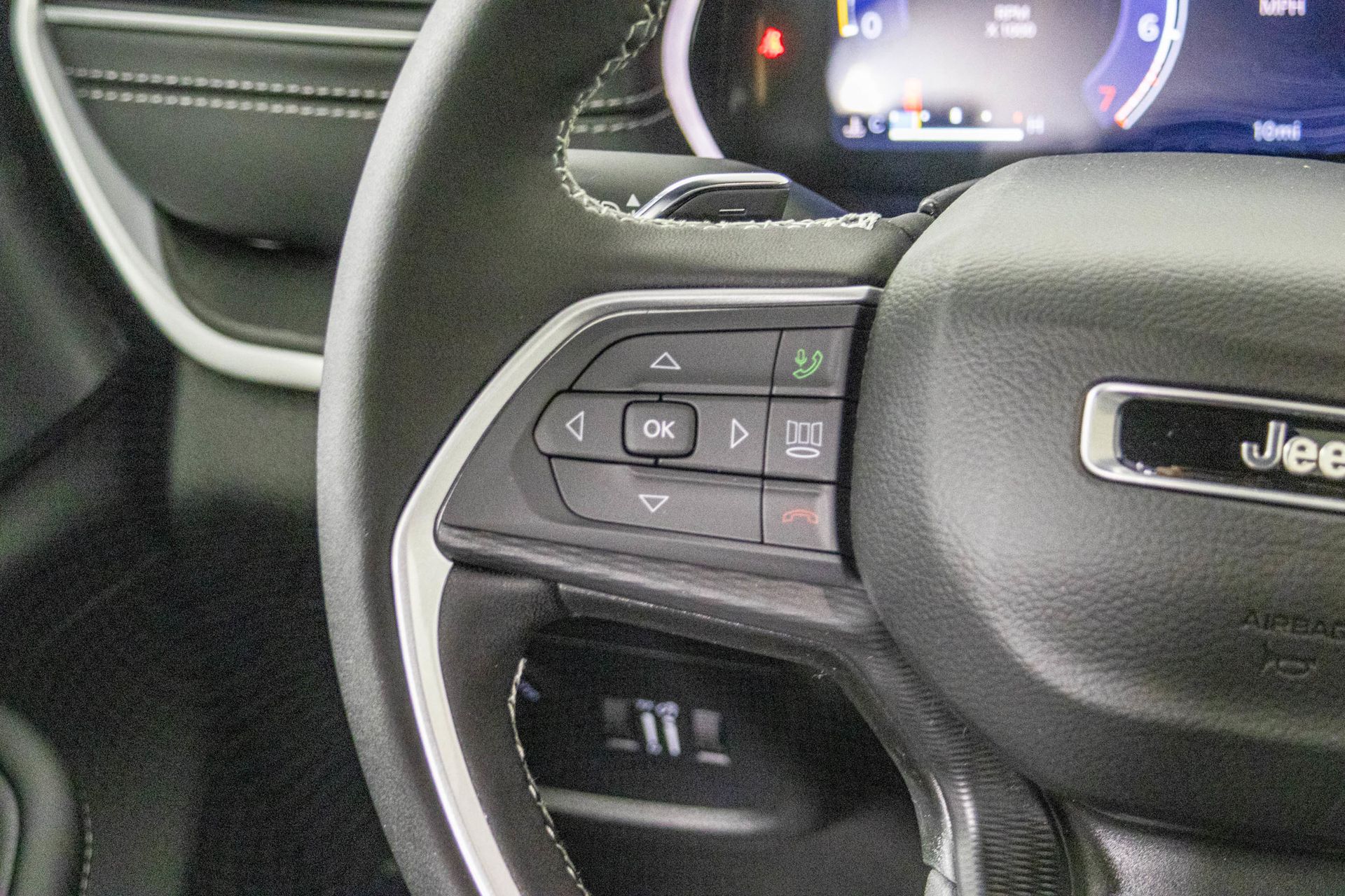 2025 JEEP GRAND CHEROKEE - Image 30