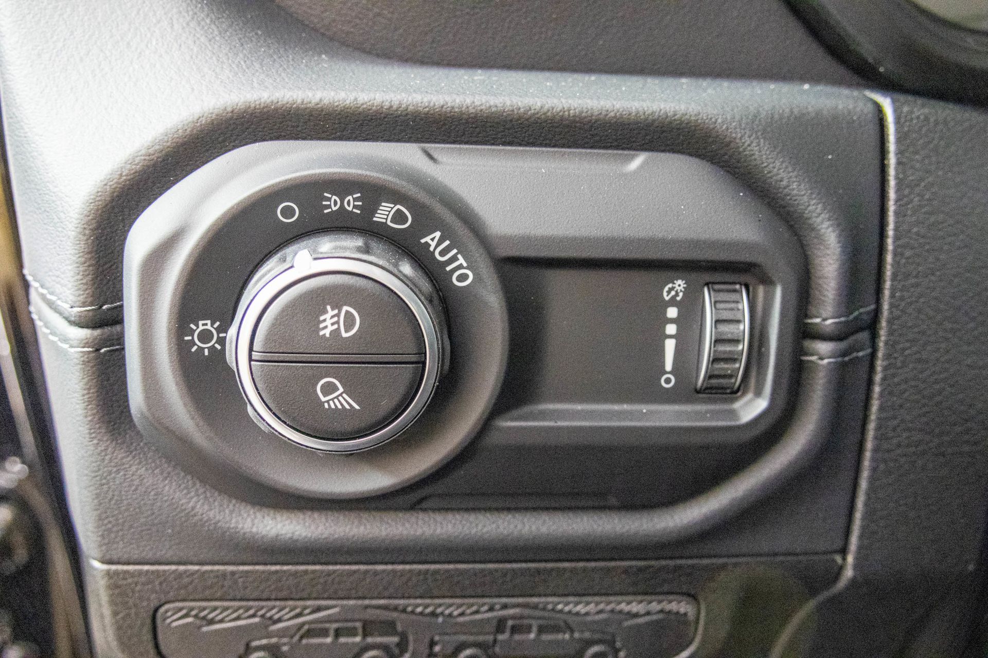 2025 JEEP GLADIATOR - Image 18