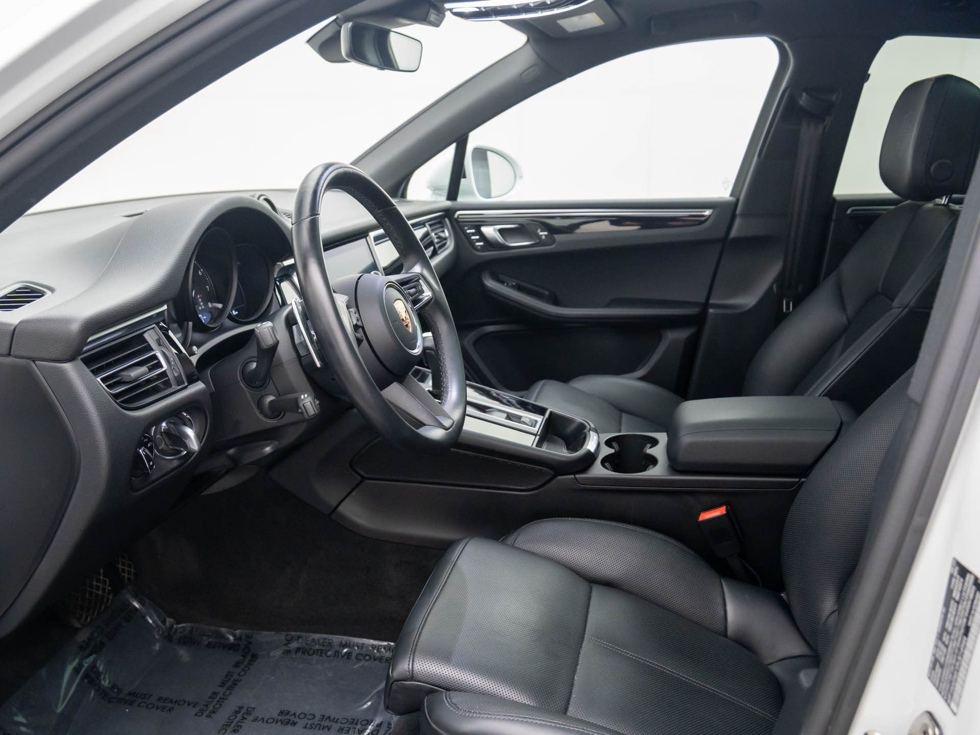 2023 Porsche Macan photo