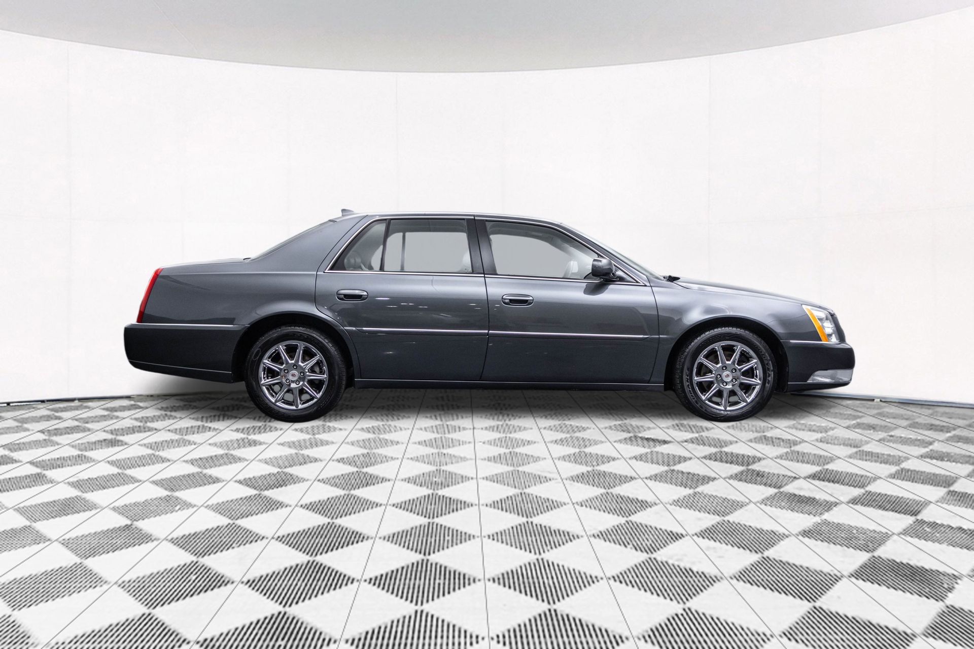 2011 CADILLAC DTS - Image 13