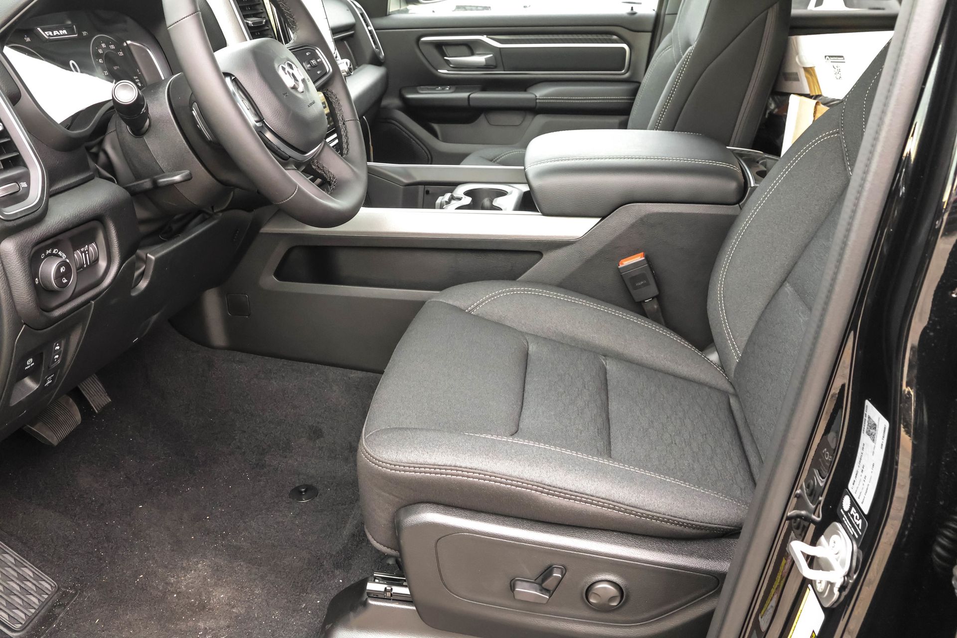 2026 RAM 1500 - Image 4