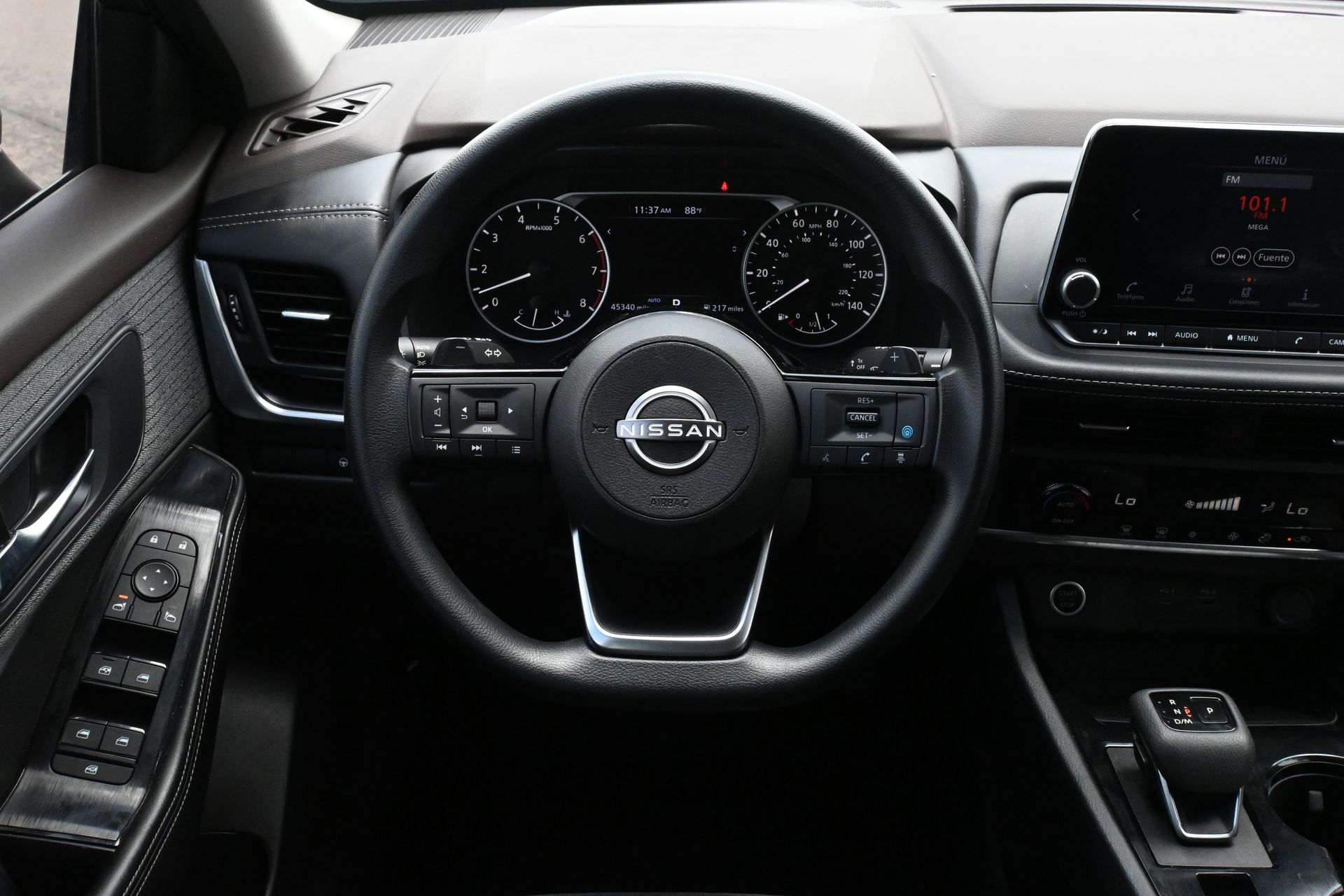 2023 Nissan Rogue SV - 10