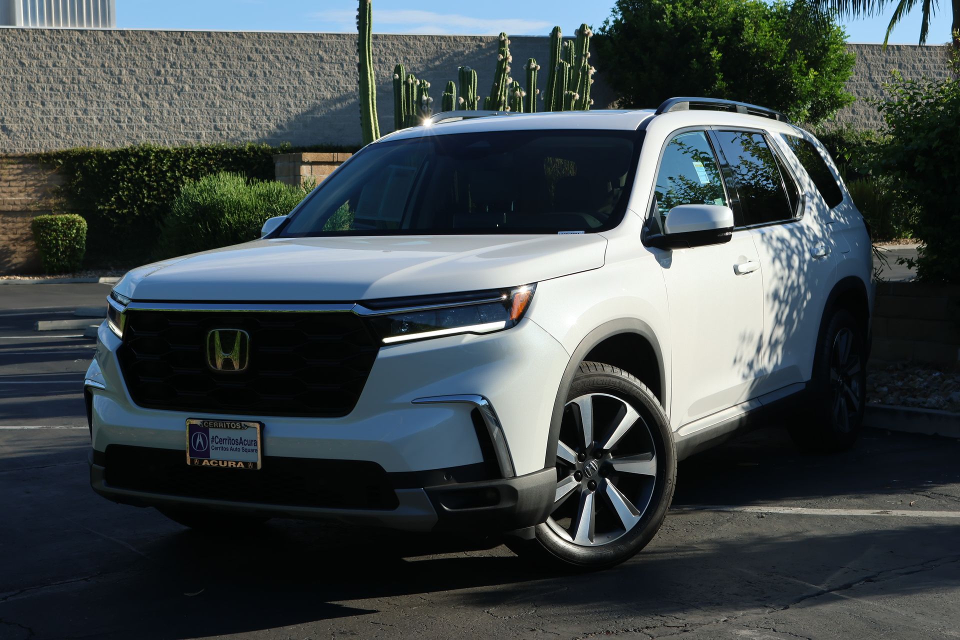 Platinum White Pearl 2025 Honda Pilot SUV / Crossover Front-Wheel Drive Automatic