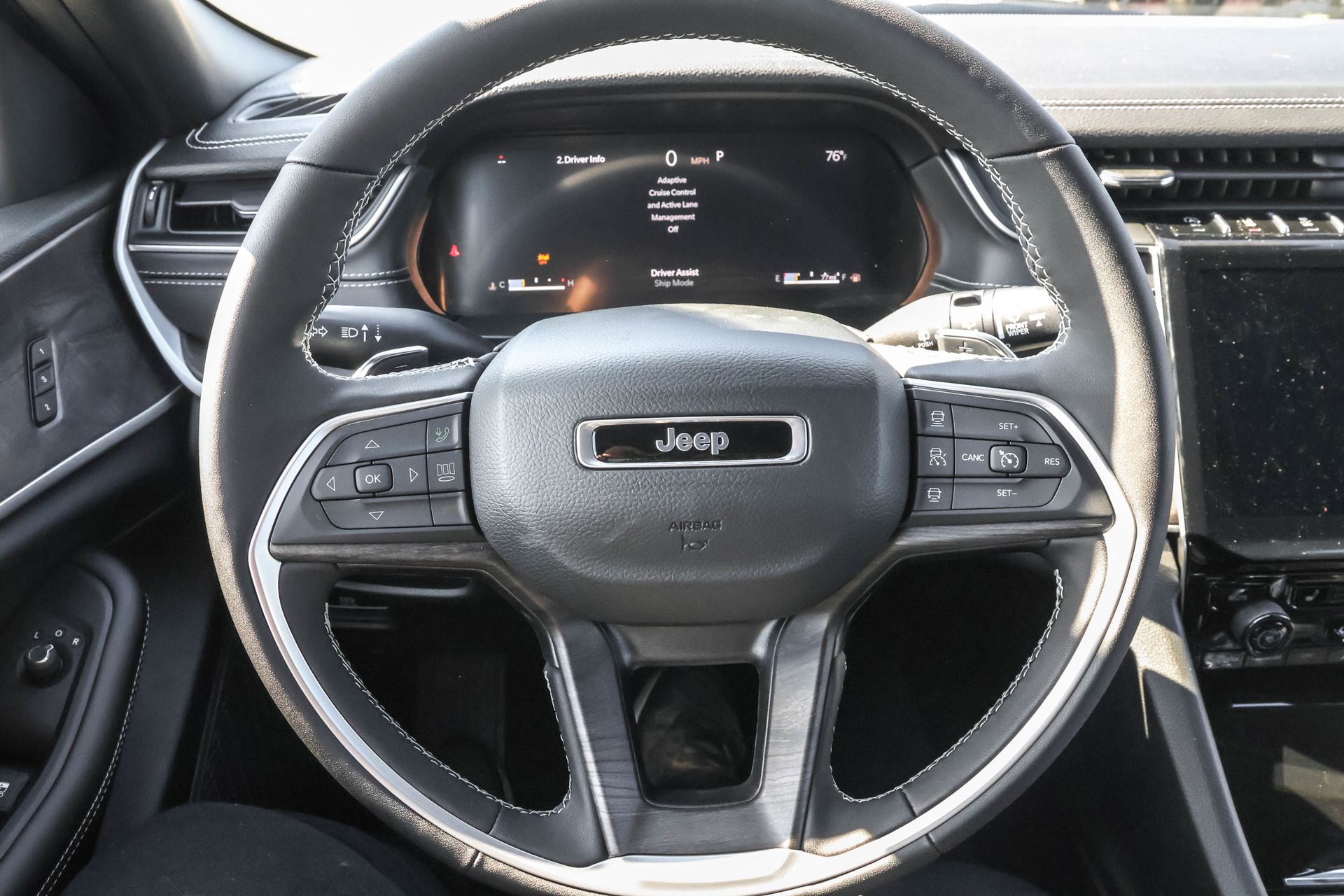 2025 JEEP GRAND CHEROKEE - Image 27