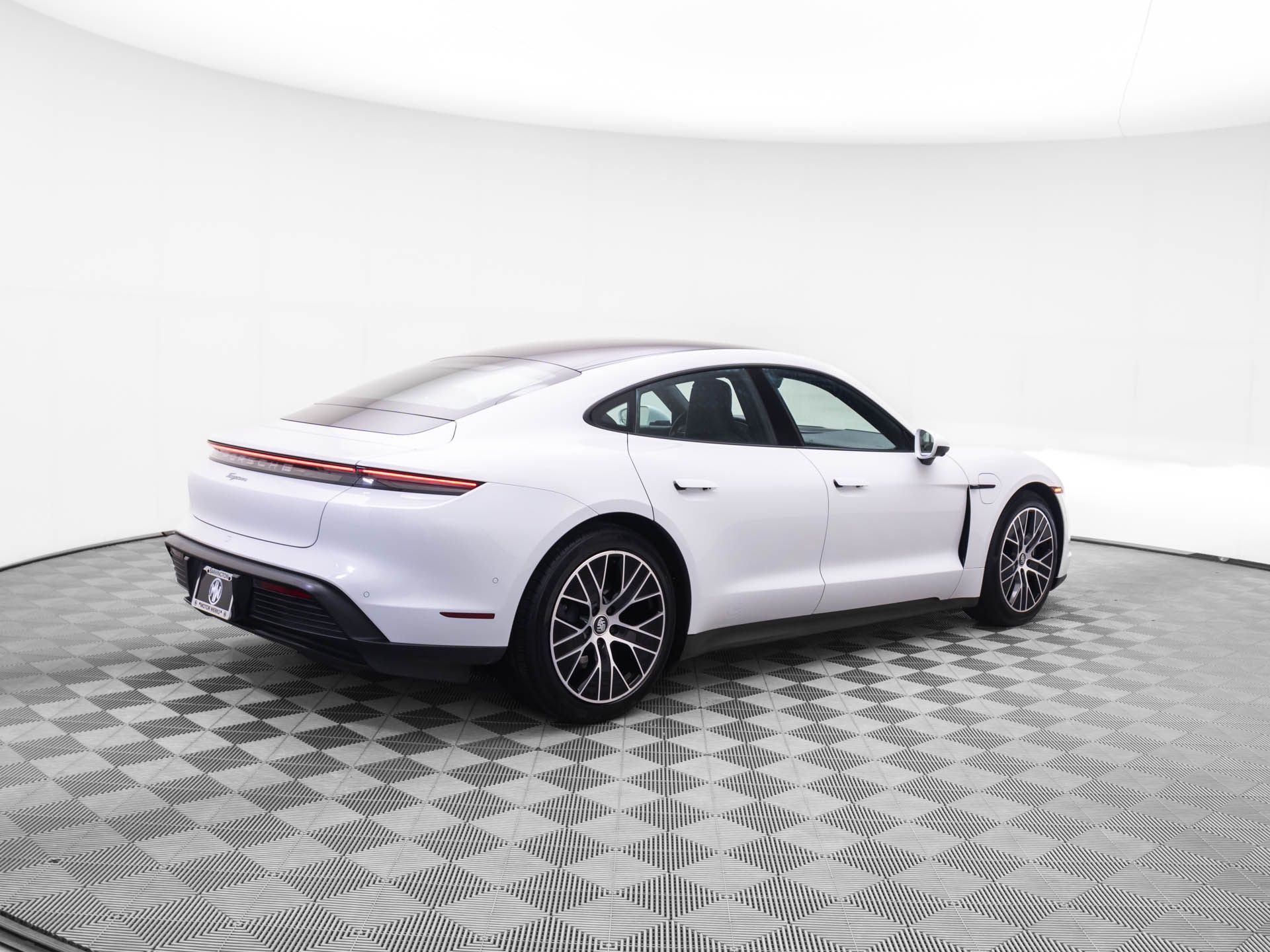 2022 Porsche Taycan  photo