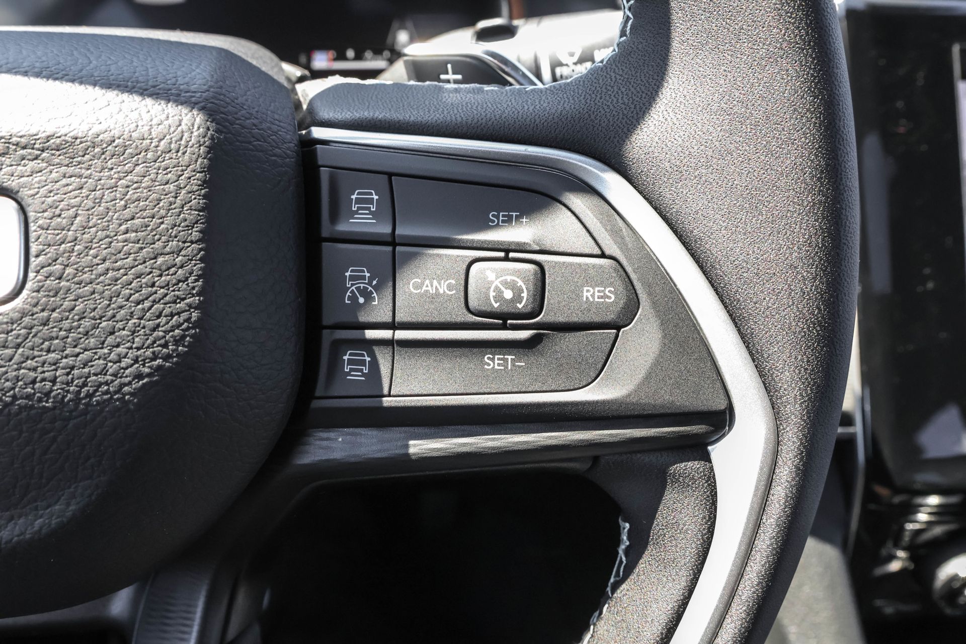 2025 JEEP GRAND CHEROKEE - Image 27