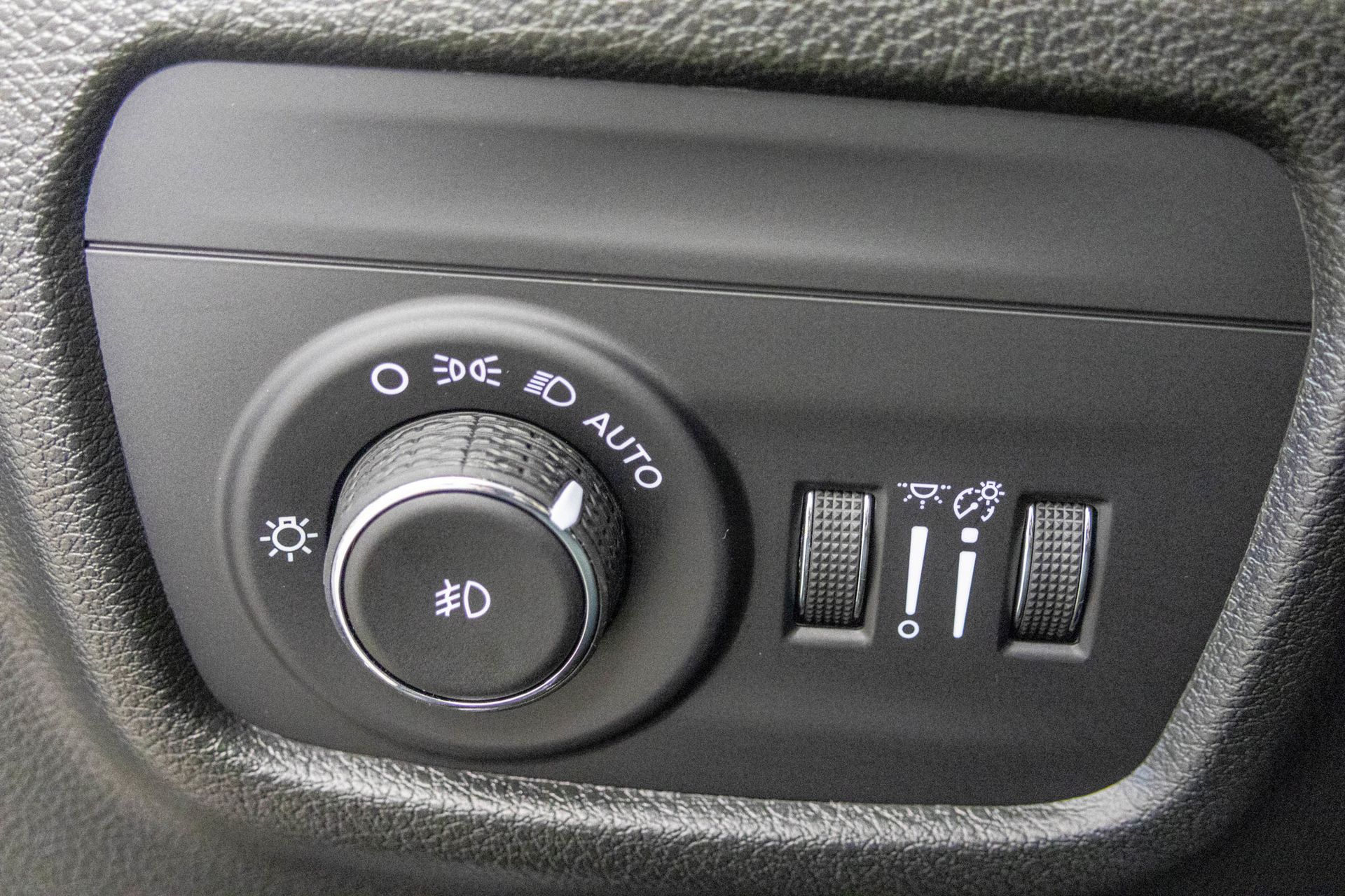 2025 JEEP GRAND CHEROKEE - Image 21