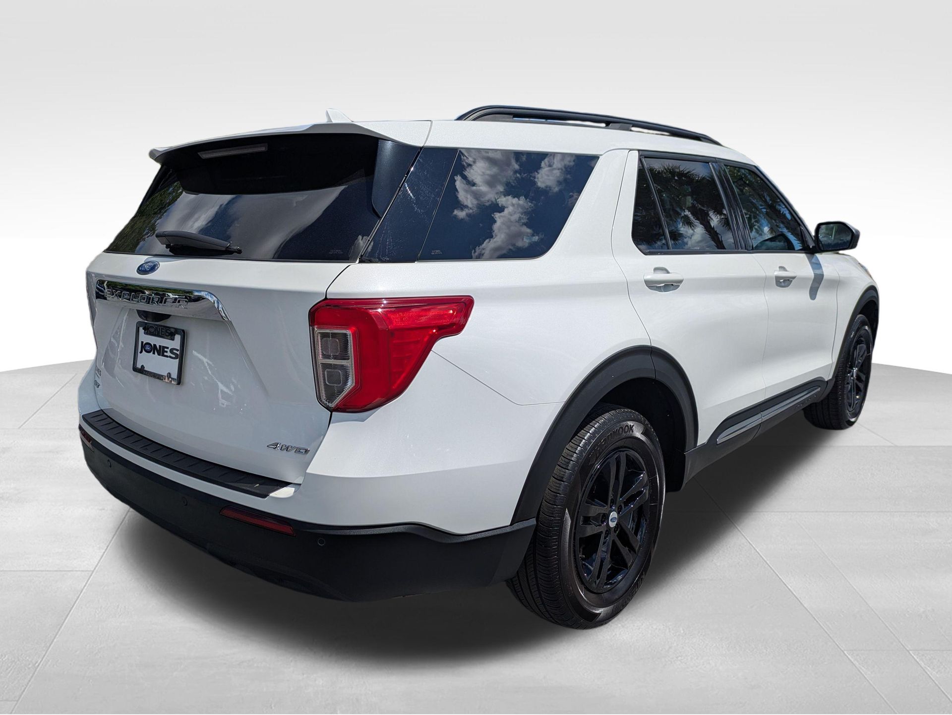 2023 Ford Explorer XLT White at Jones Ford