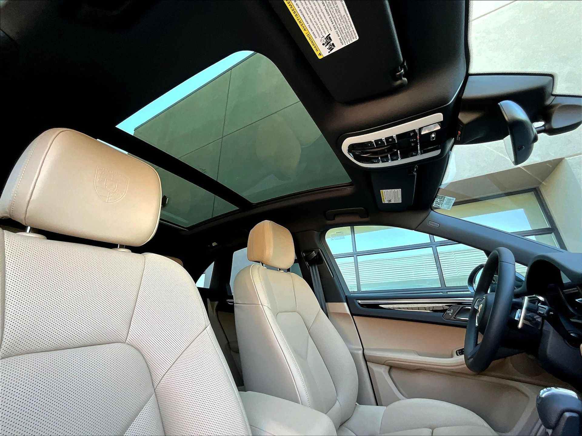 2025 Macan picture #17