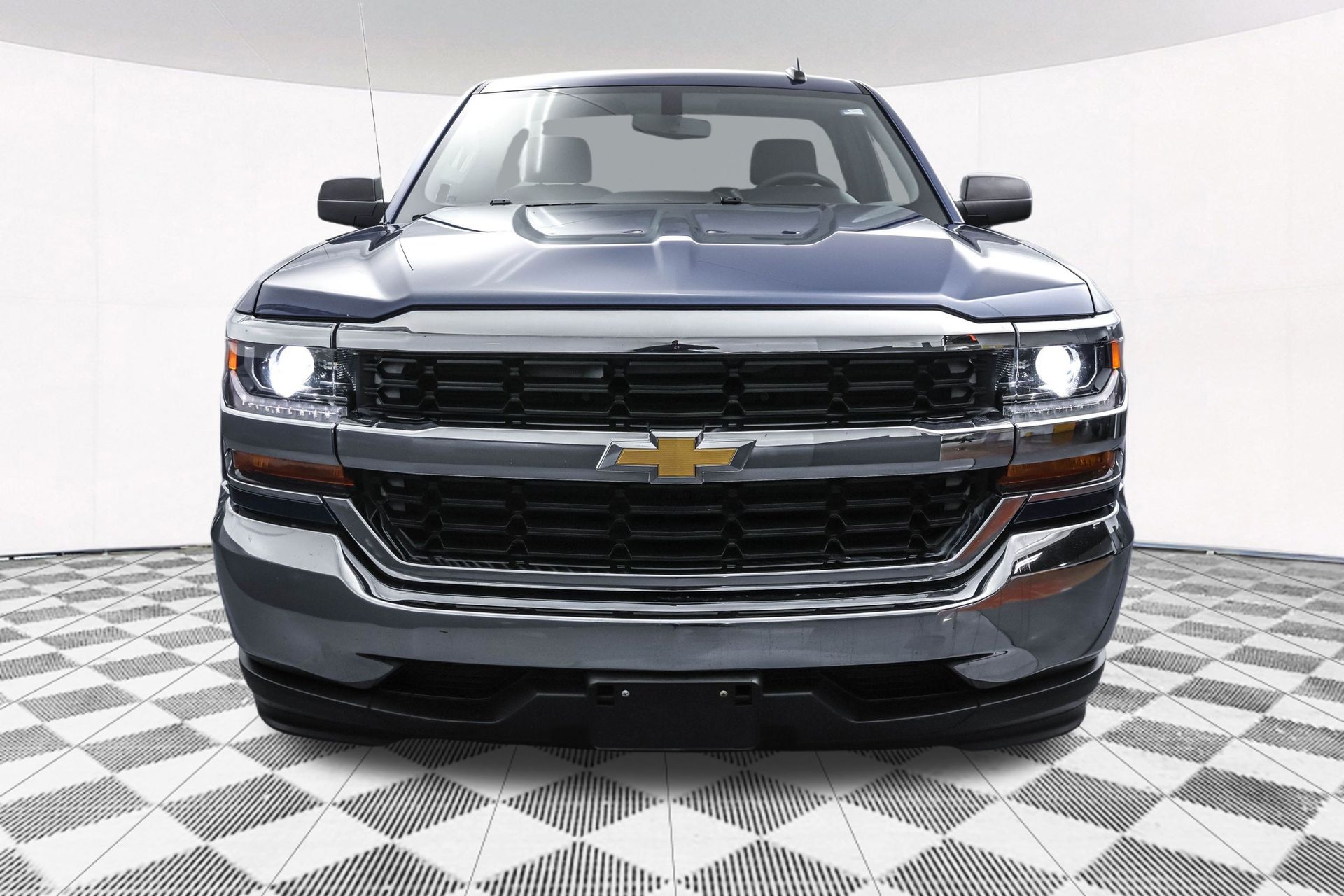 2017 CHEVROLET SILVERADO - Image 9