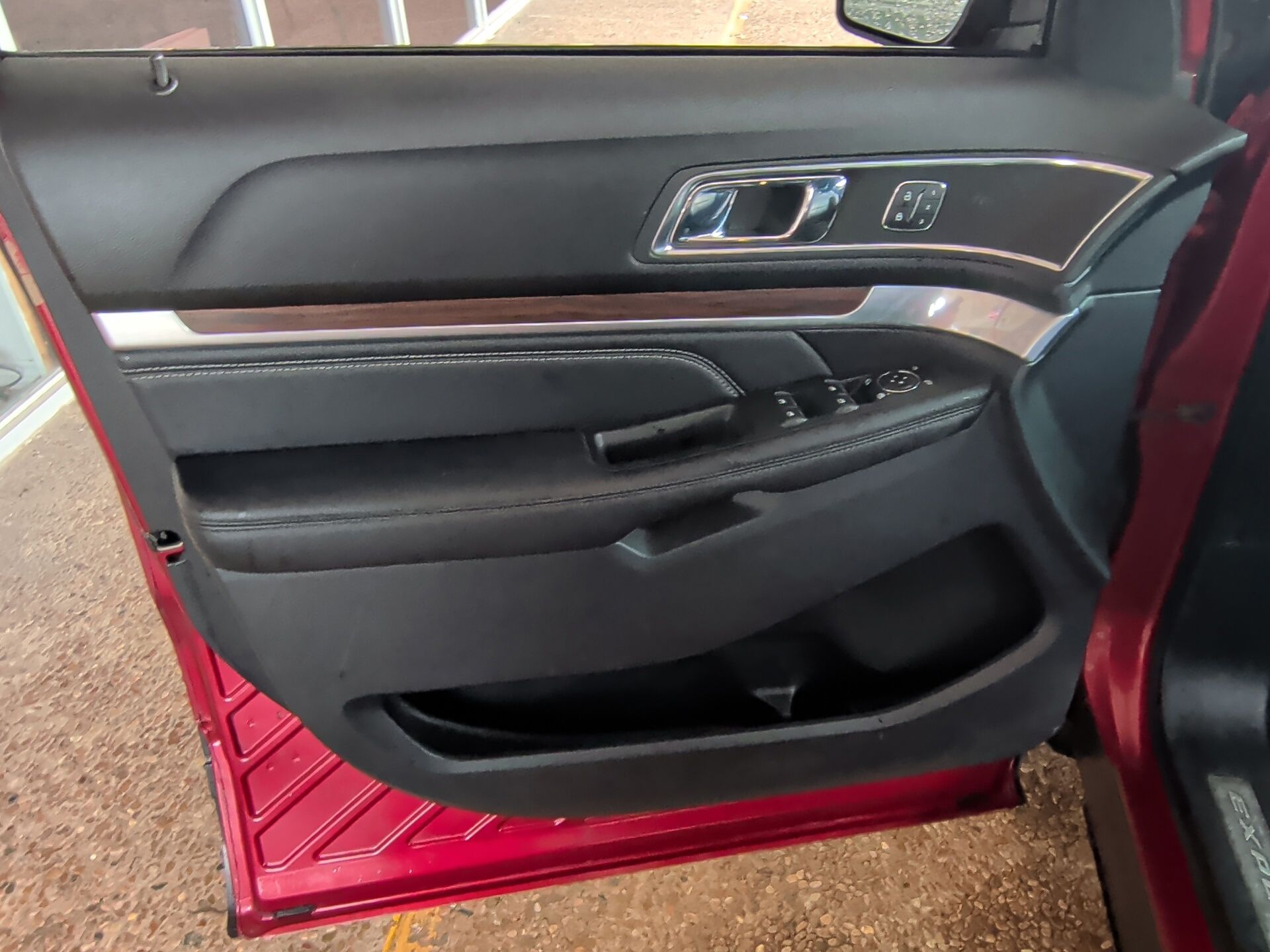2019 Ford Explorer Limited Red at Autostrade