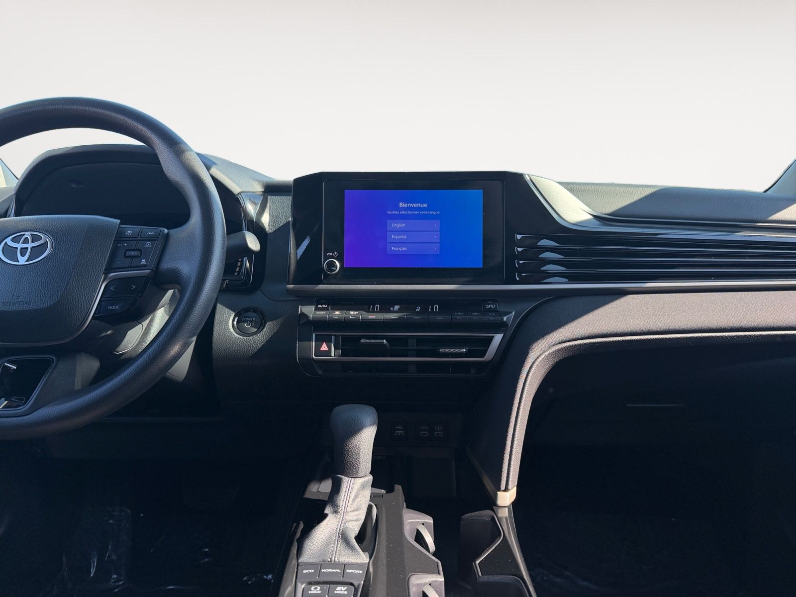 2025 Toyota Camry LE - Photo 11