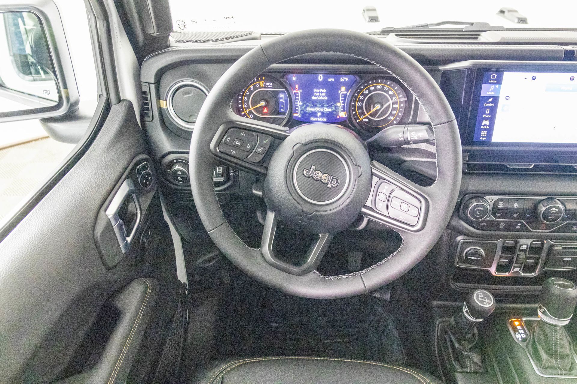 2025 JEEP GLADIATOR - Image 32