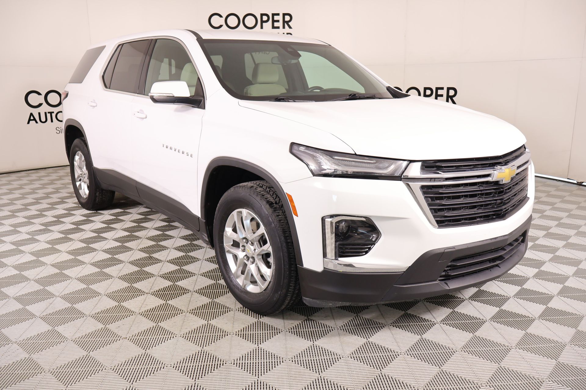 2023 Chevrolet Traverse LS FWD