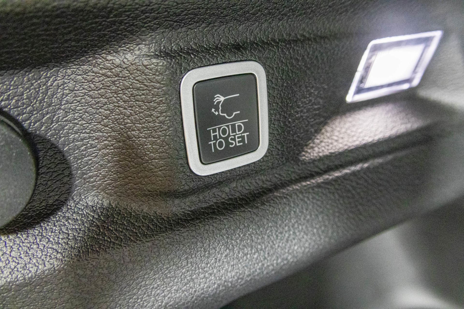 2025 JEEP GRAND CHEROKEE L - Image 36