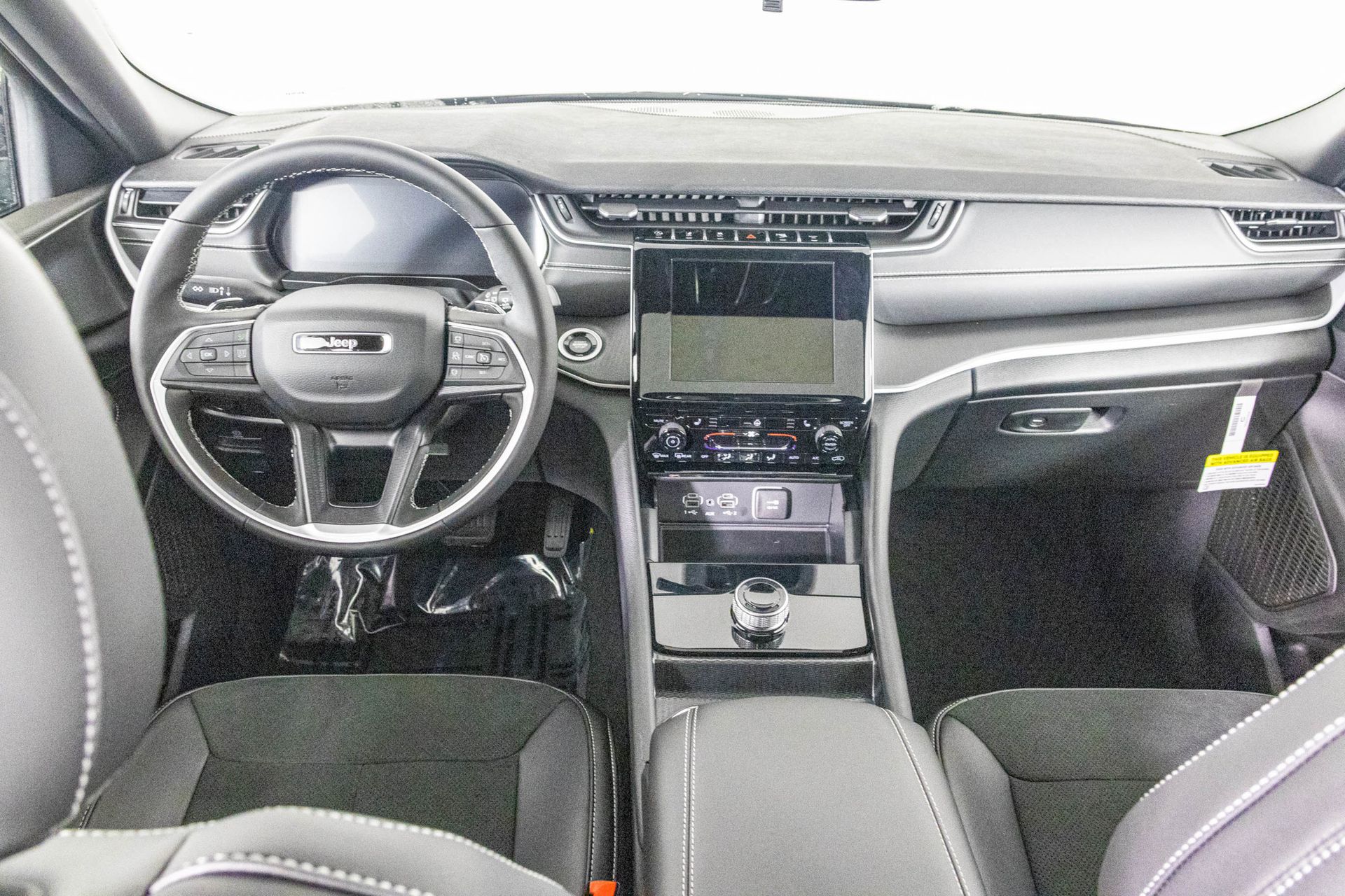 2025 JEEP GRAND CHEROKEE L - Image 3