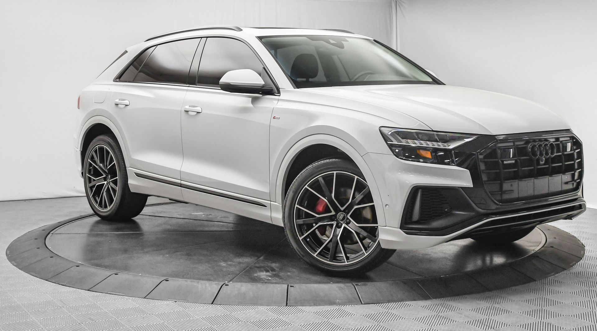 2023 Audi Q8 55 Premium Plus