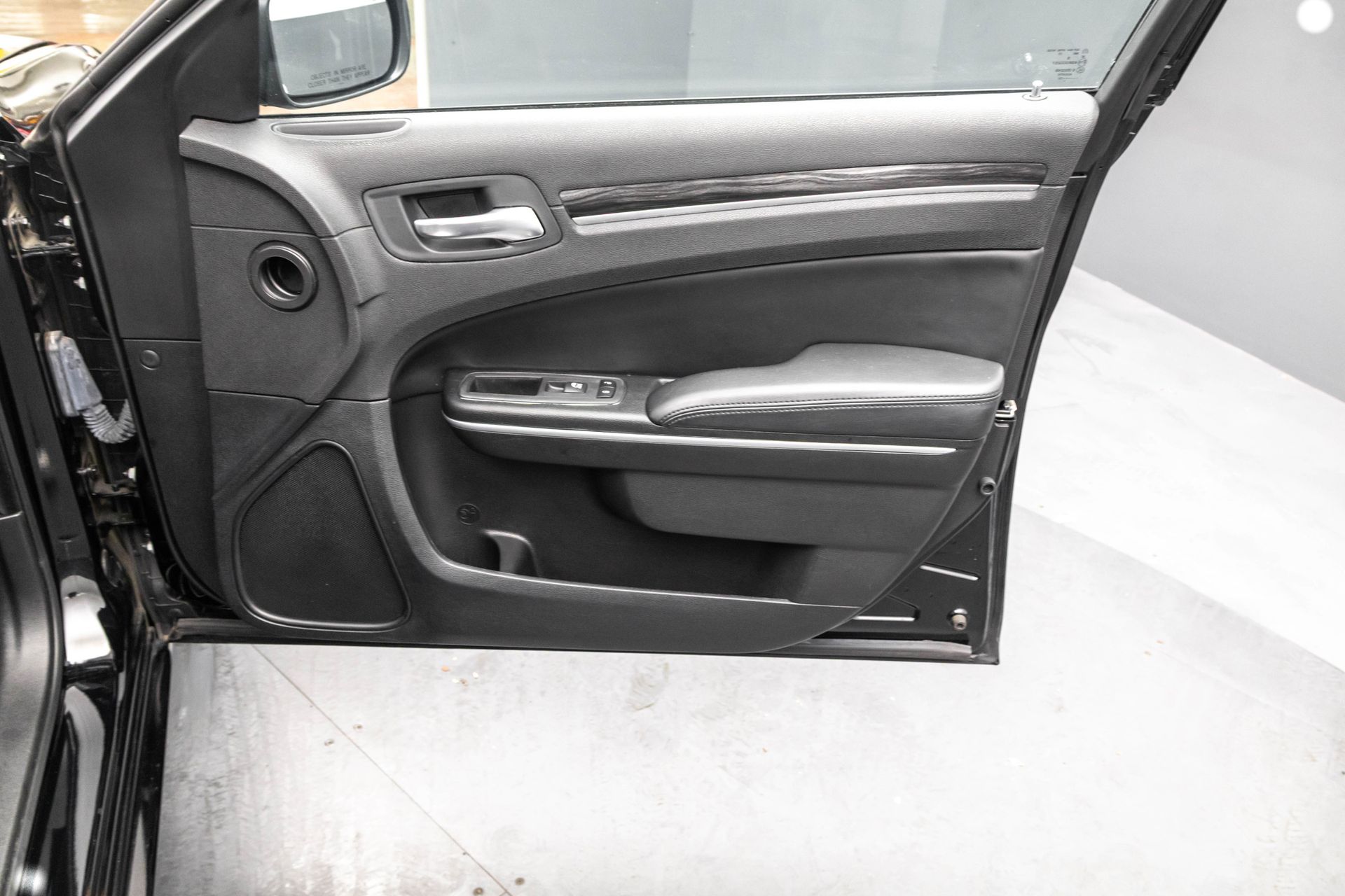 2022 CHRYSLER 300 - Image 40