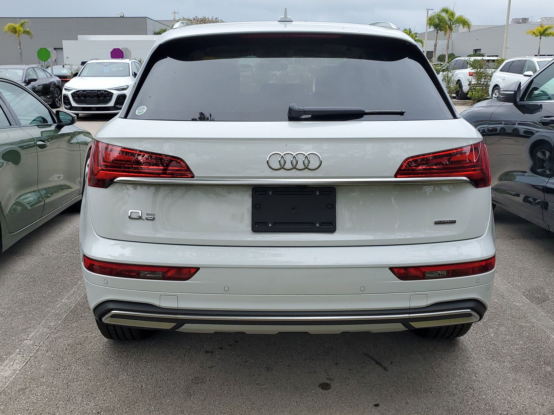 View vehicle photo 5