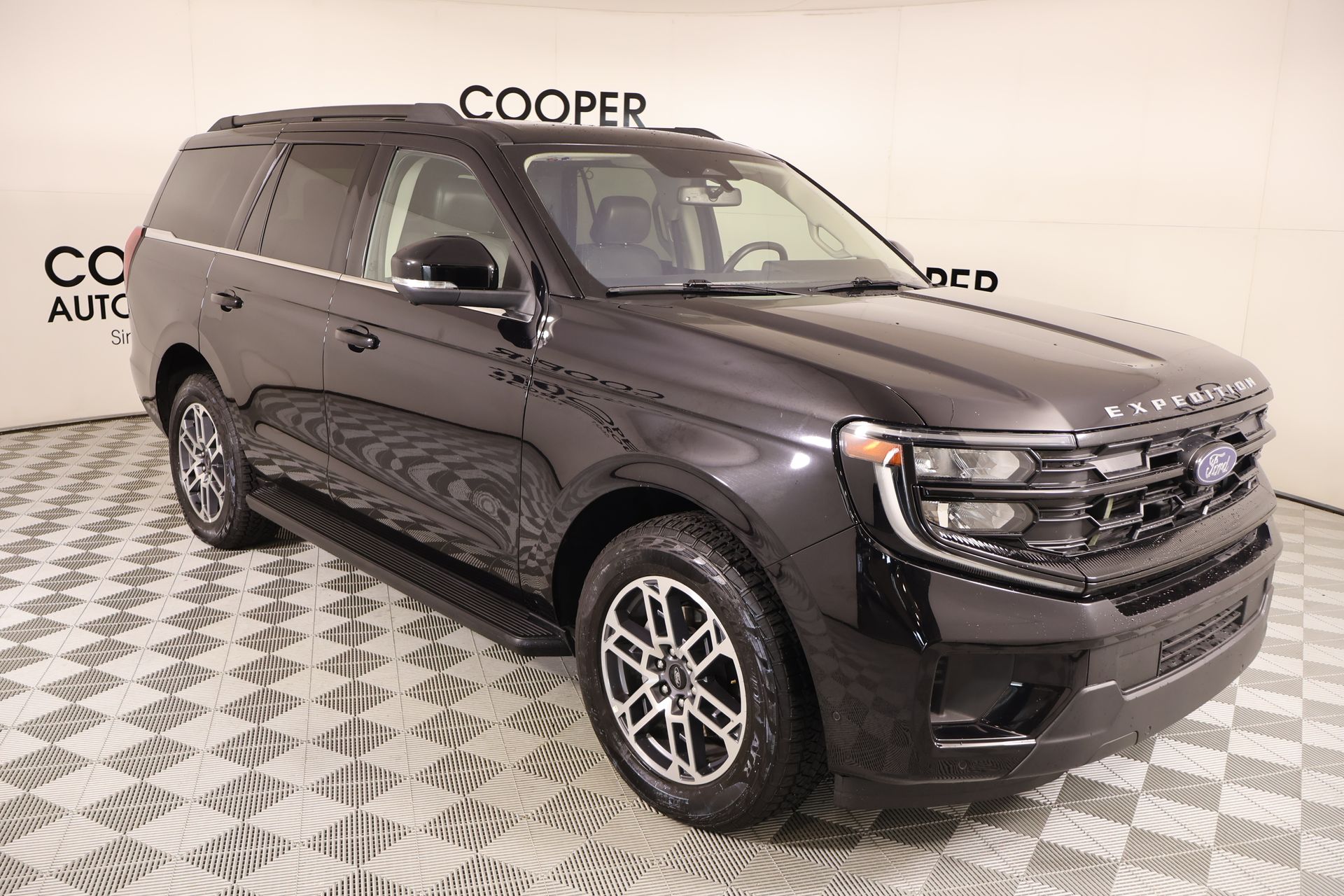Black Metallic 2025 Ford Expedition SUV / Crossover Four-Wheel Drive Automatic