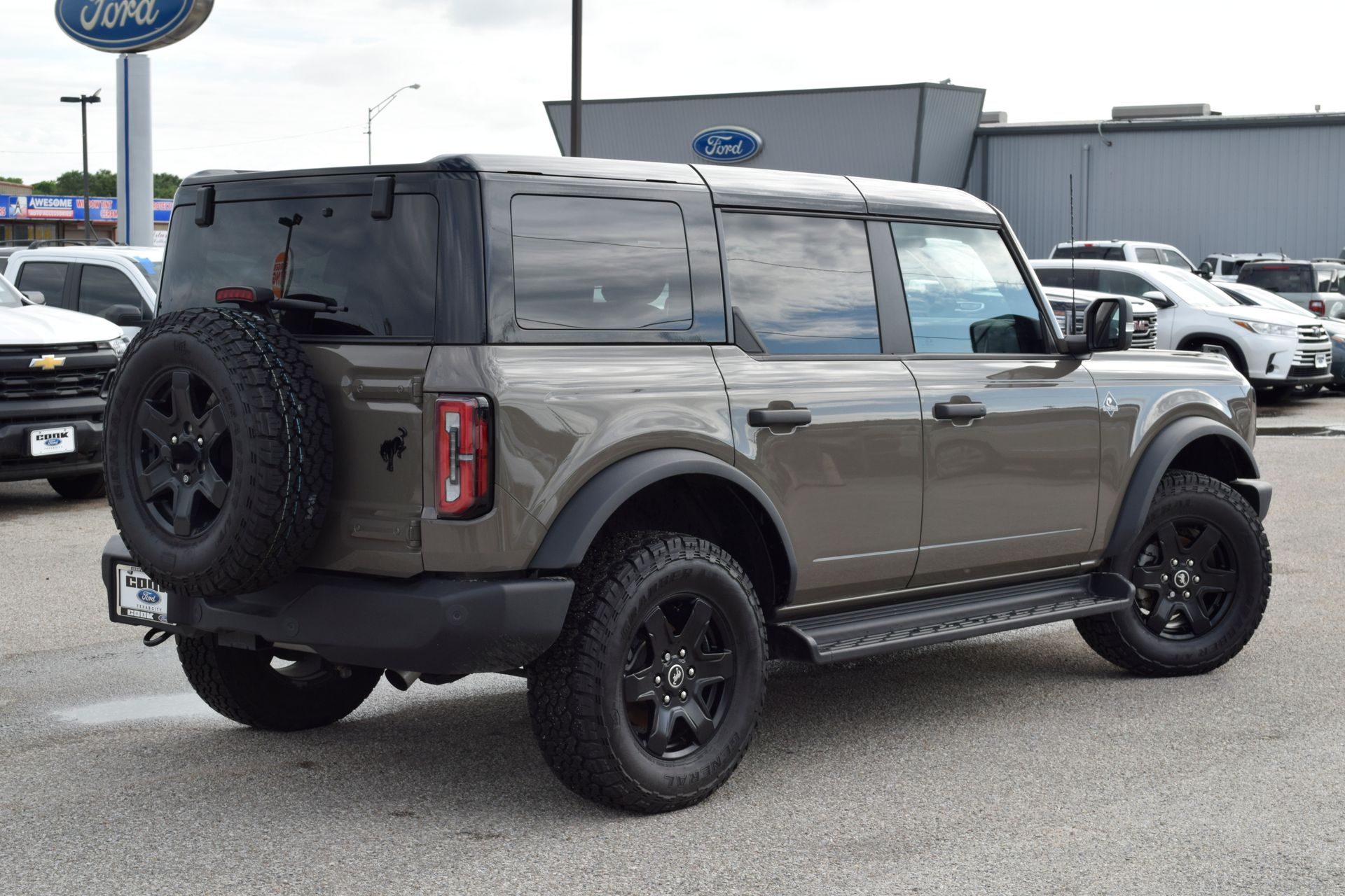 2025 Ford Bronco Outer Banks Gray at DeMontrond Auto Country