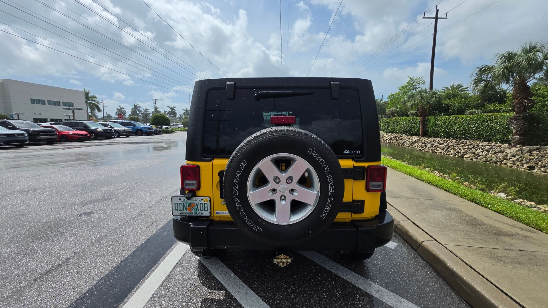 Used 2015 Baja Yellow Clearcoat Jeep Unlimited Sport image 6