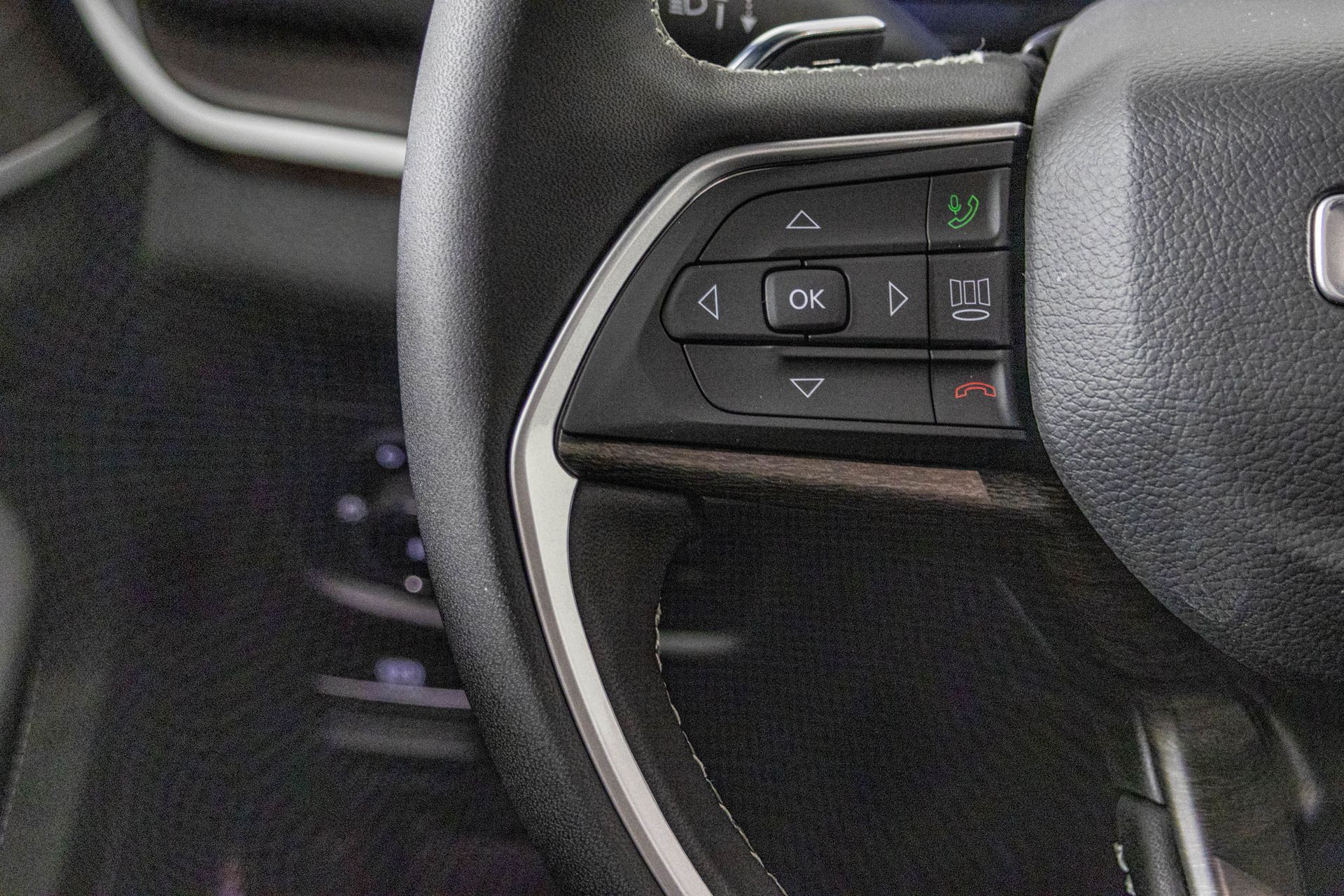 2025 JEEP GRAND CHEROKEE - Image 30