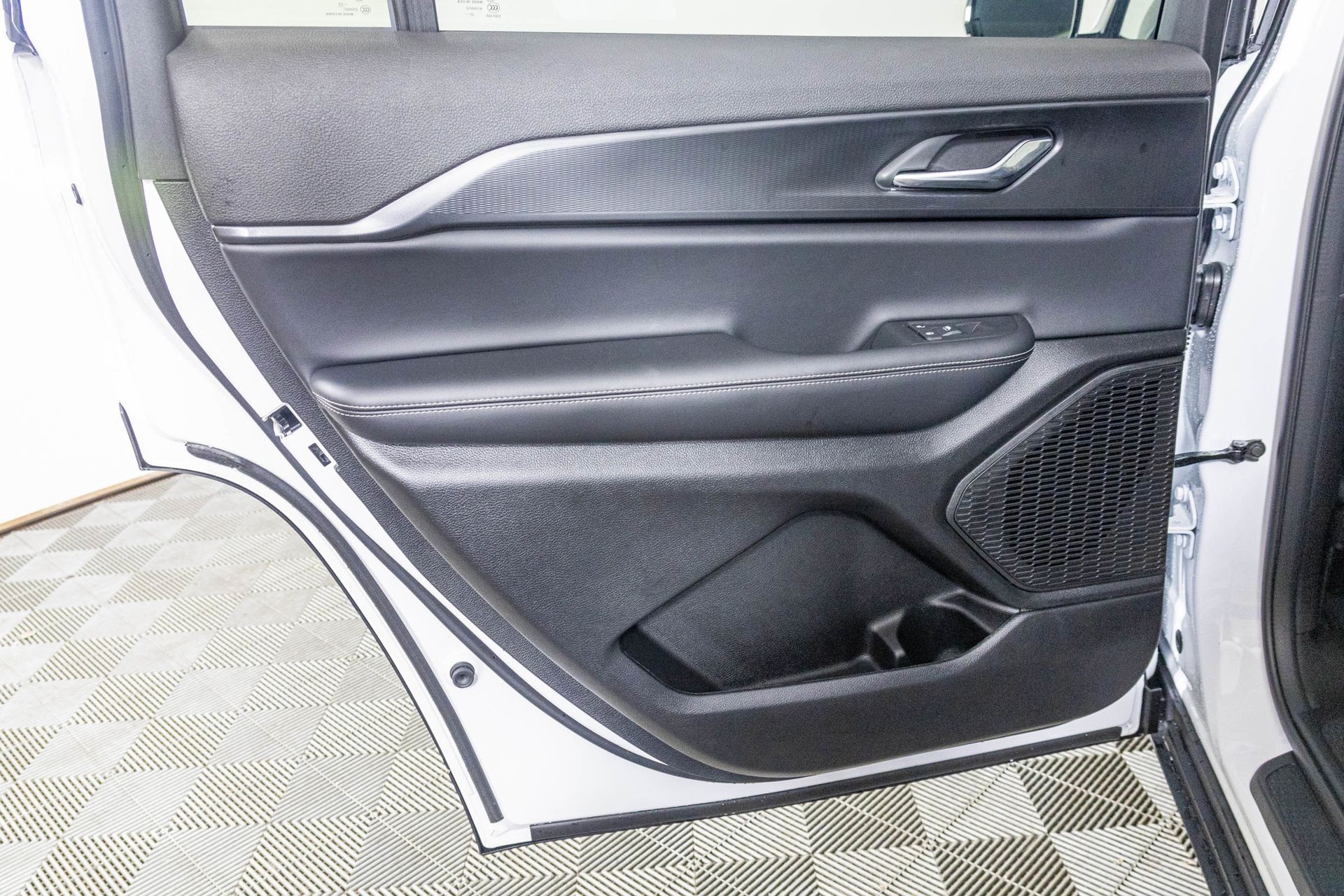 2025 JEEP GRAND CHEROKEE L - Image 25