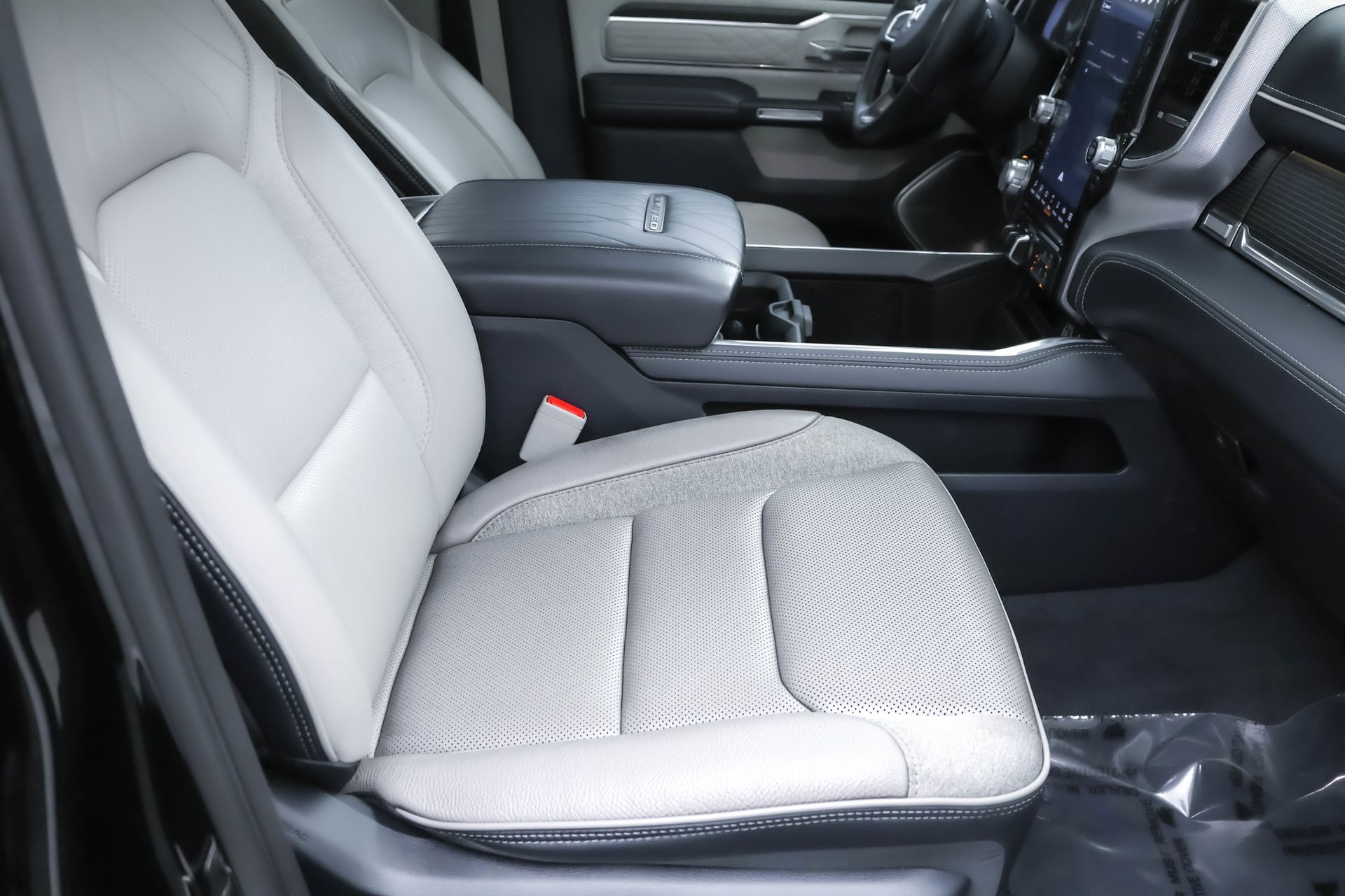 2023 RAM 1500 - Image 36