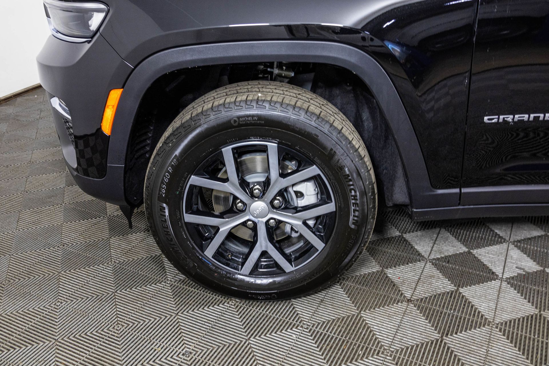 2025 JEEP GRAND CHEROKEE - Image 39