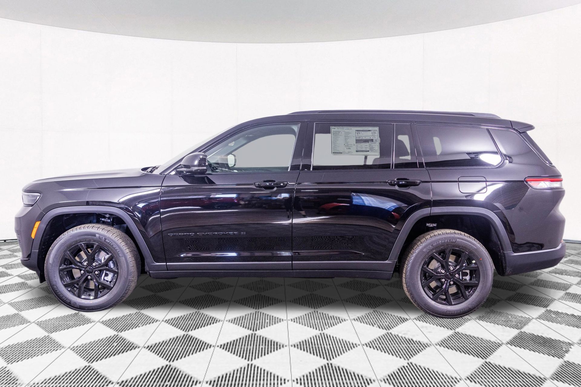 2025 JEEP GRAND CHEROKEE L - Image 13