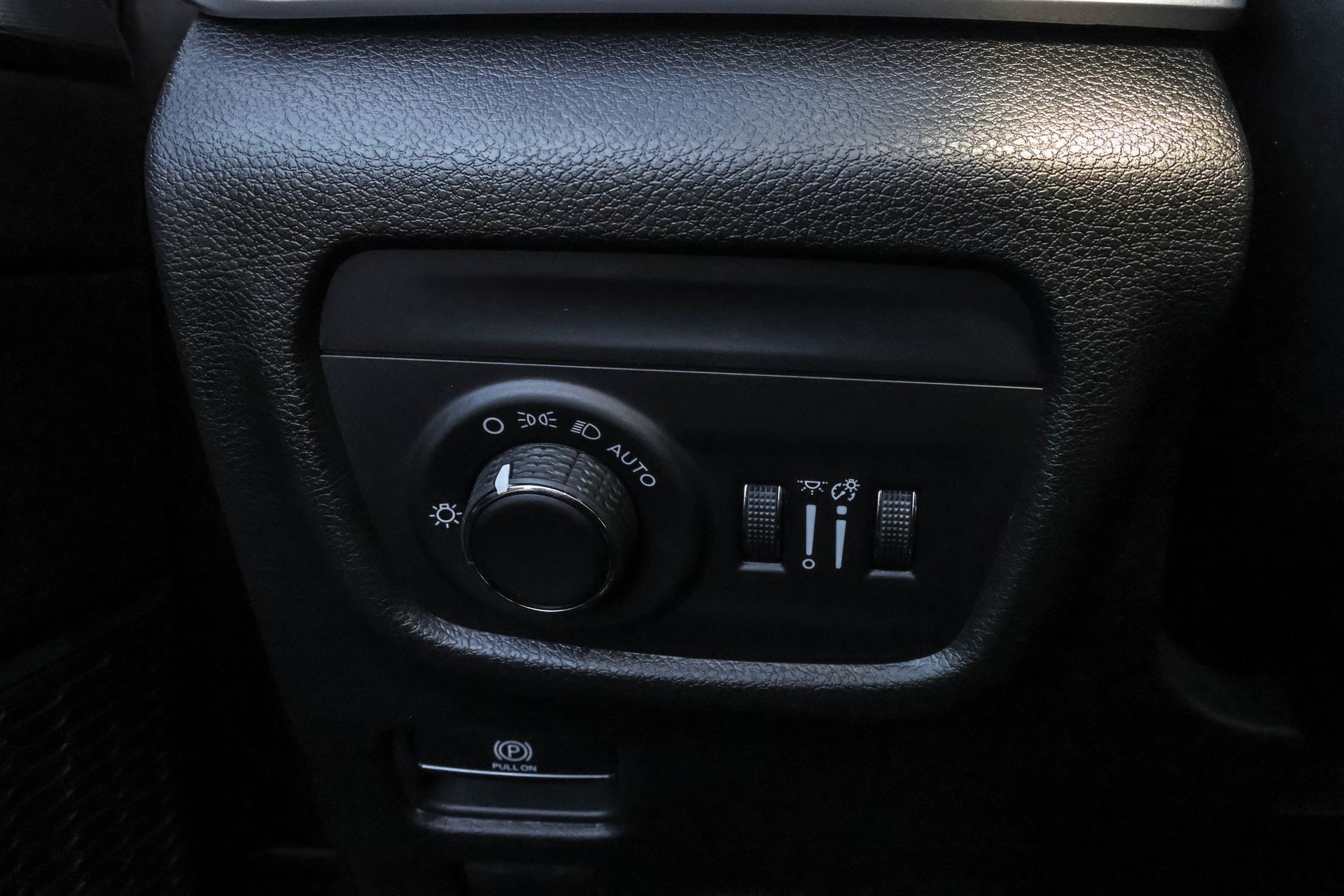 2025 JEEP GRAND CHEROKEE L - Image 29