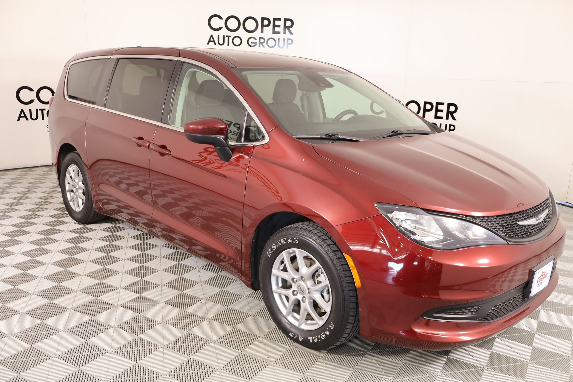 2023 Chrysler Voyager LX FWD