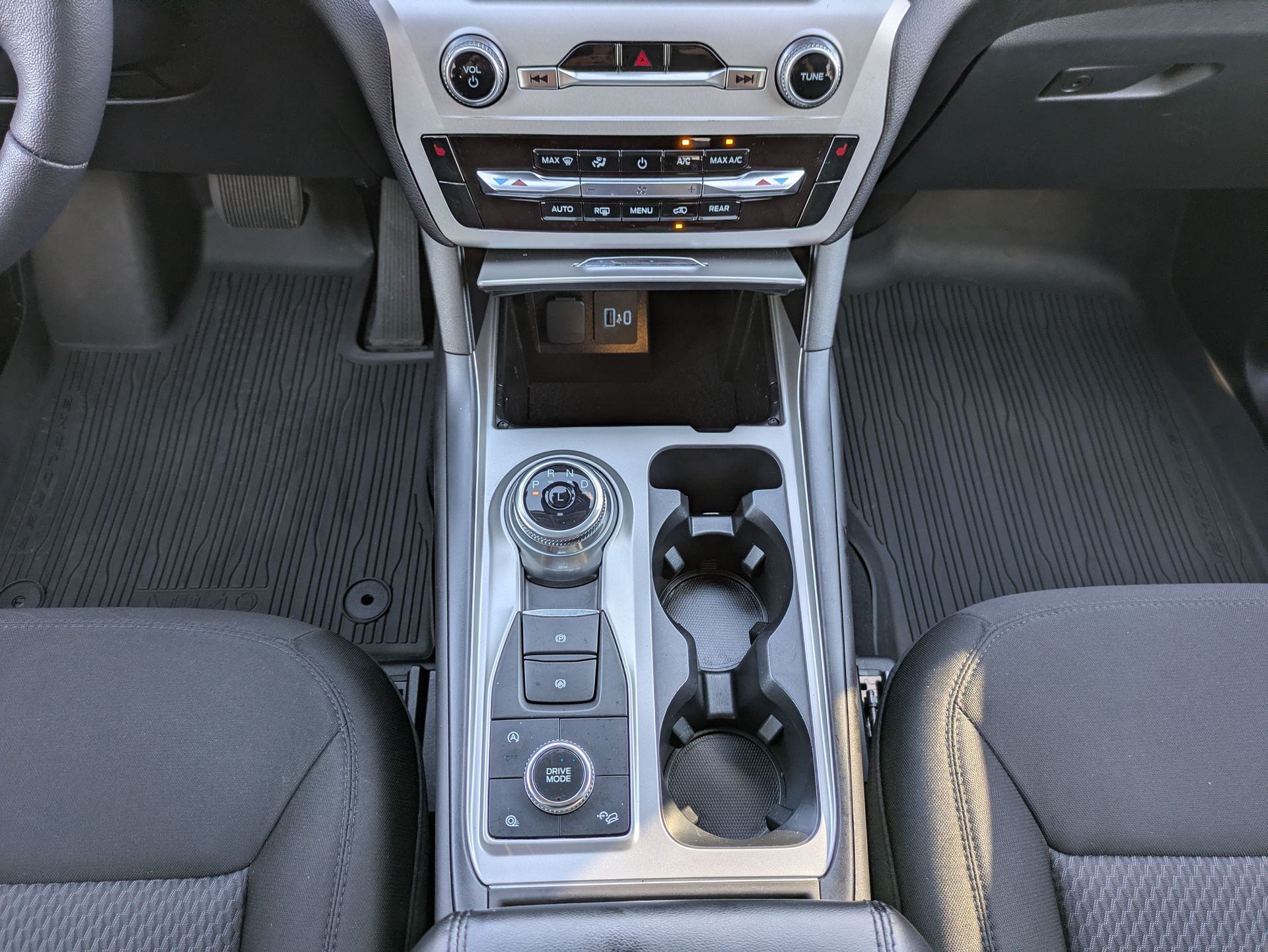 2023 Ford Explorer XLT White at Jones Ford