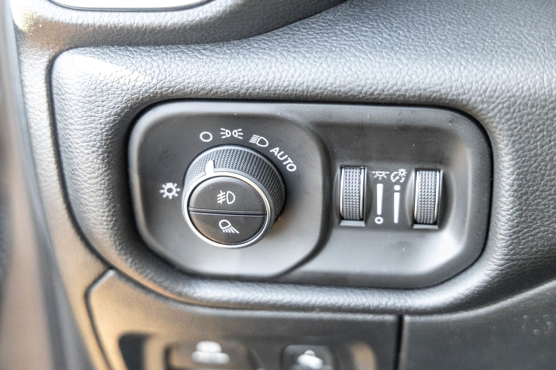 2026 RAM 1500 - Image 27